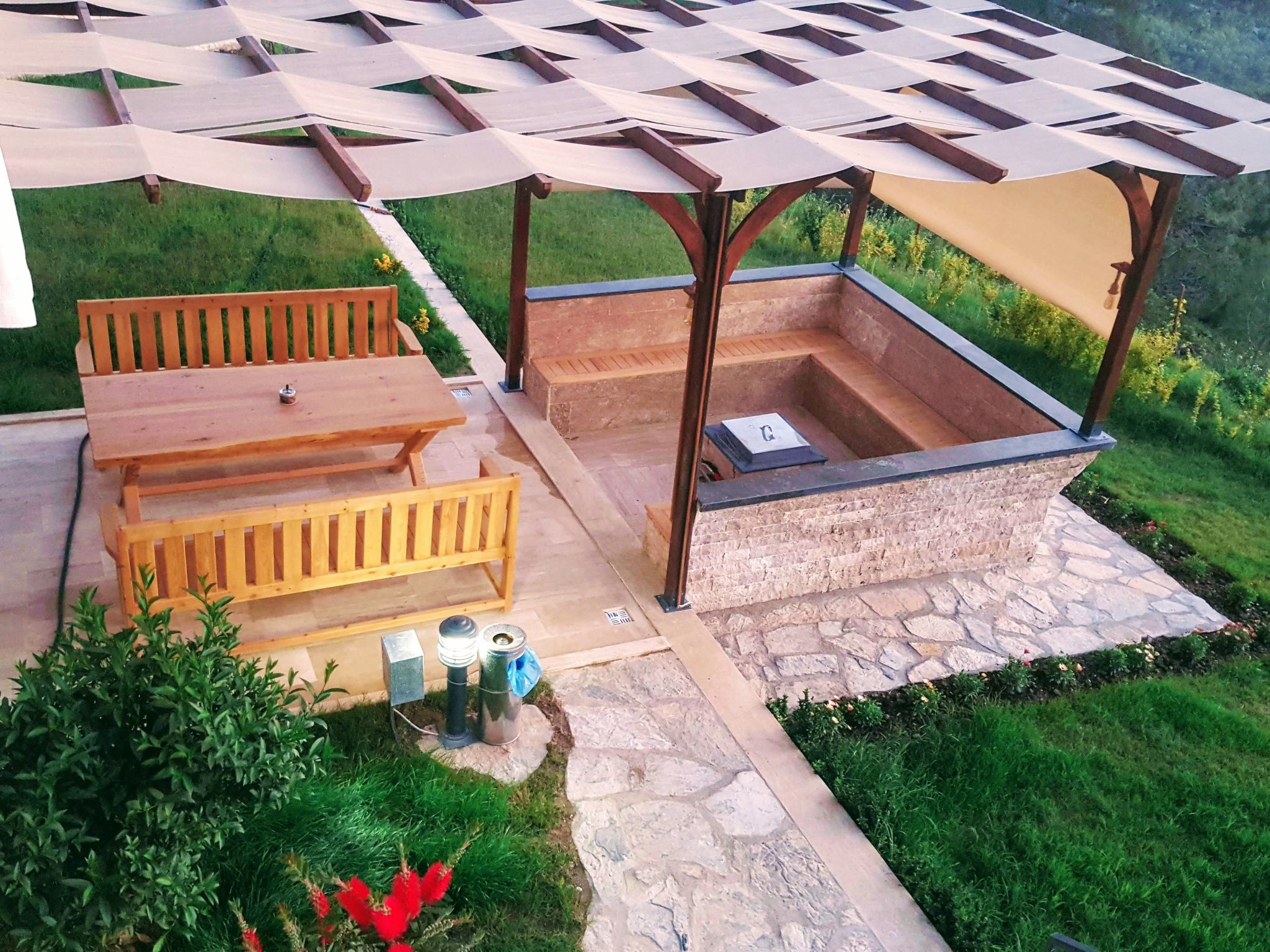 Berghütte mit eigenem Pool - Buiten