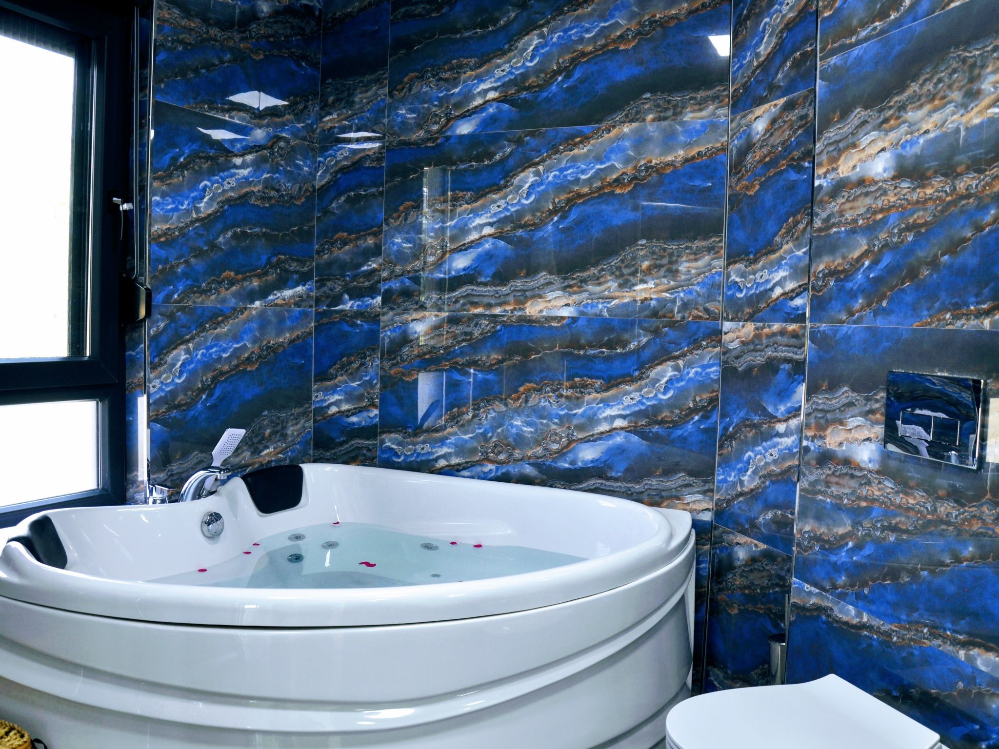 Berghütte mit eigenem Pool - Buiten