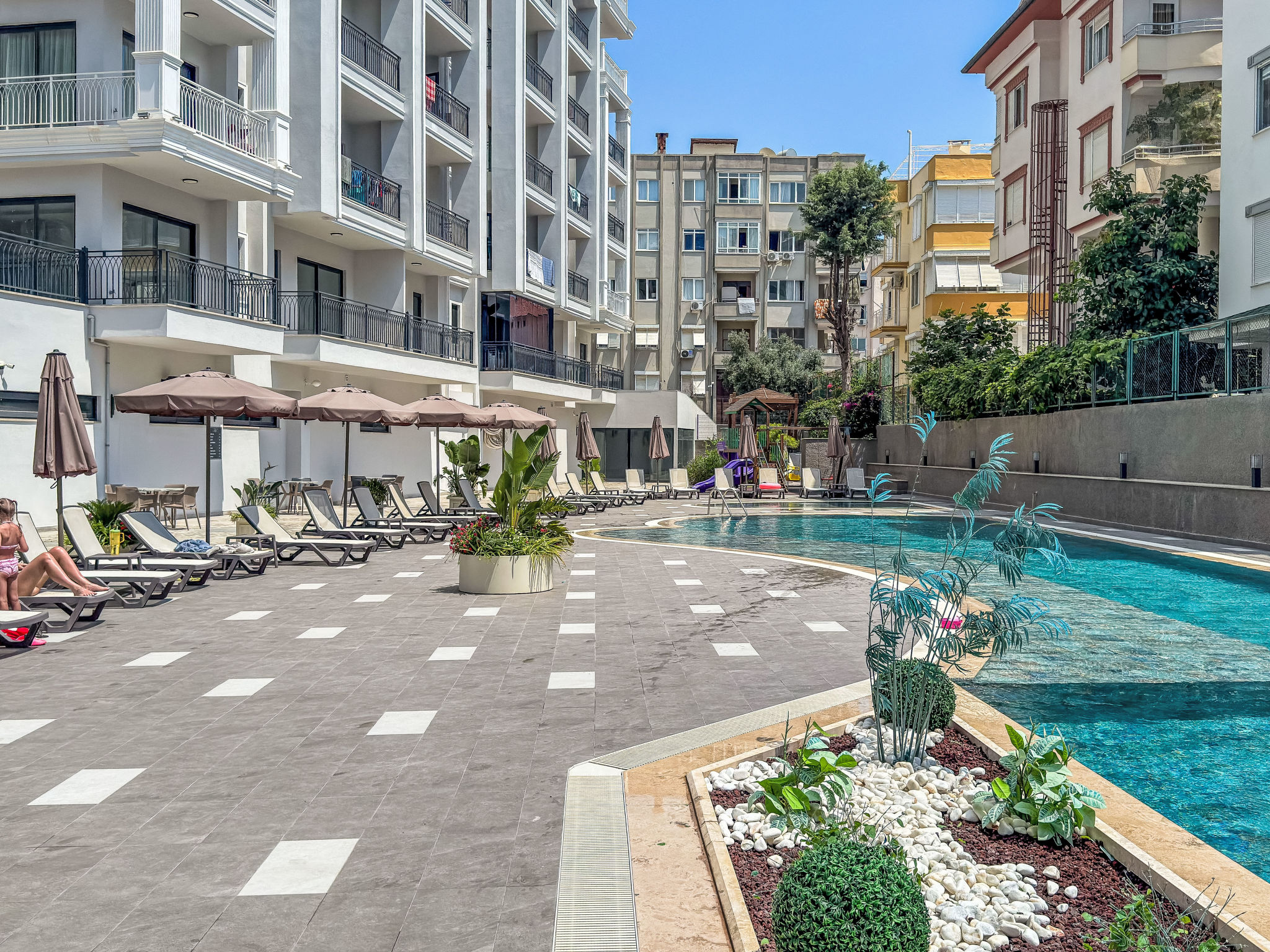 Appartement Qoople Elize B16 – Piscine extérieure, photo 16 sur 30