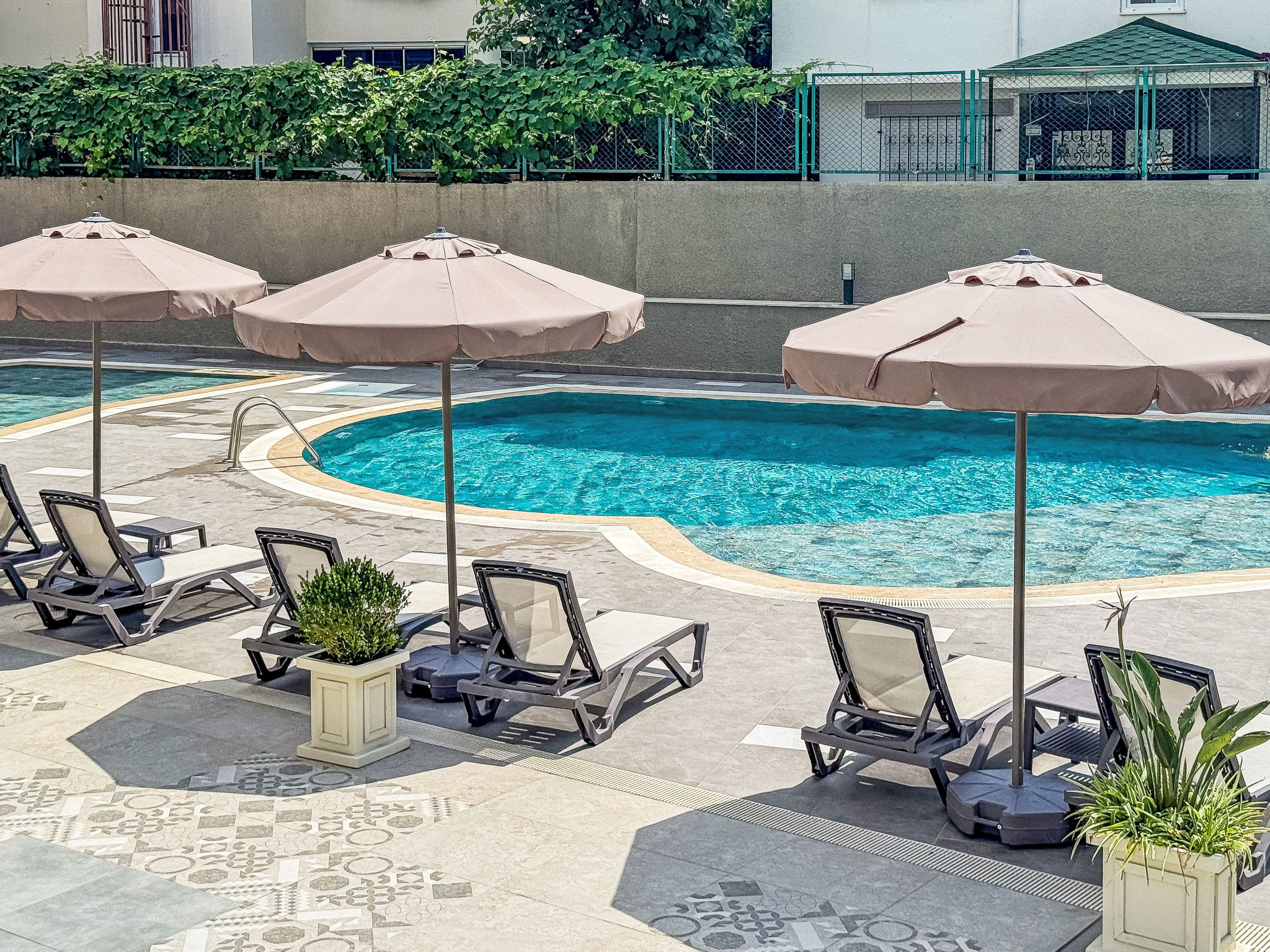 Appartement Qoople Elize B16 – Piscine extérieure, photo 5 sur 30