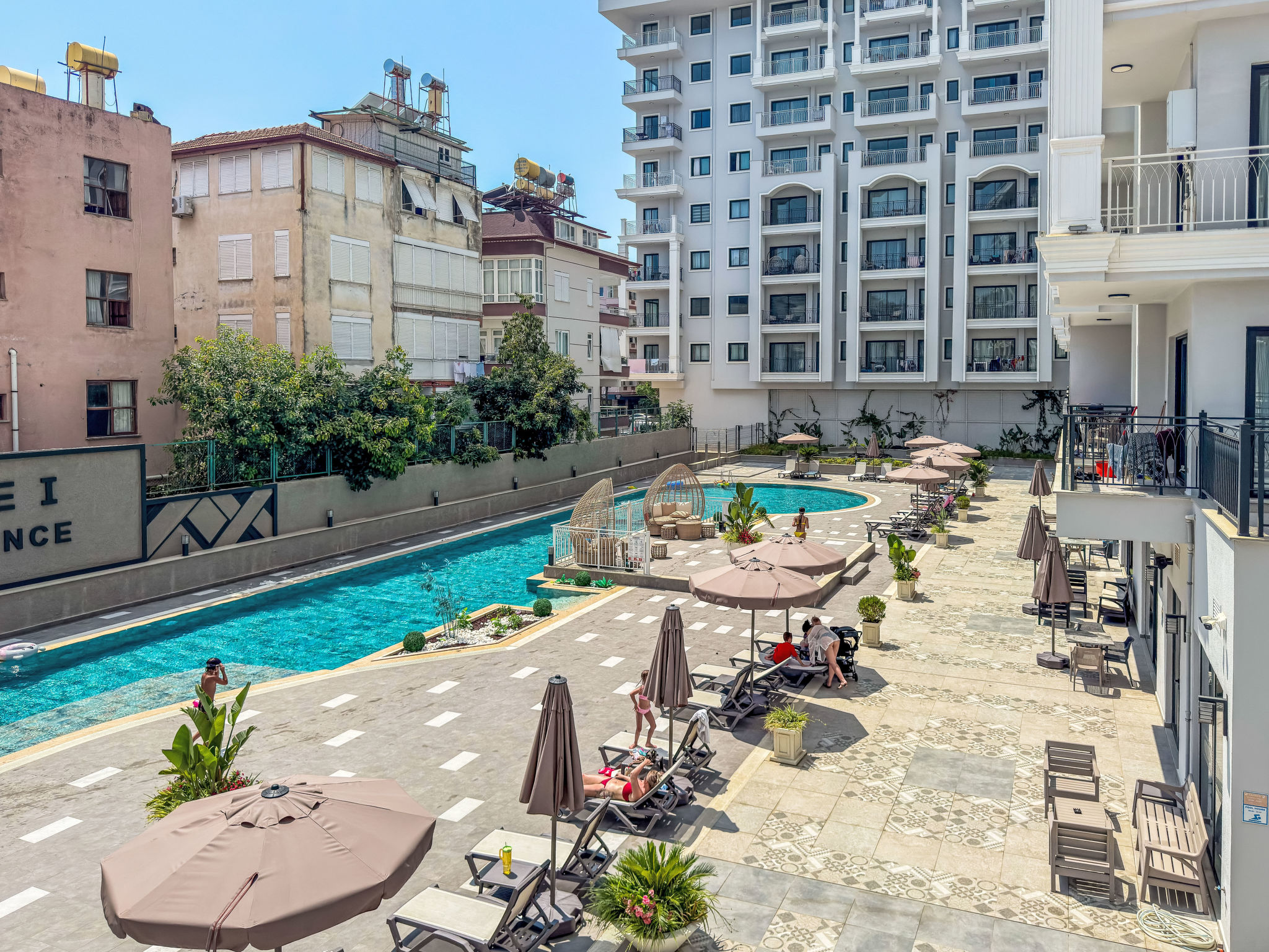 Appartement Qoople Elize B16 – Piscine extérieure, photo 20 sur 30