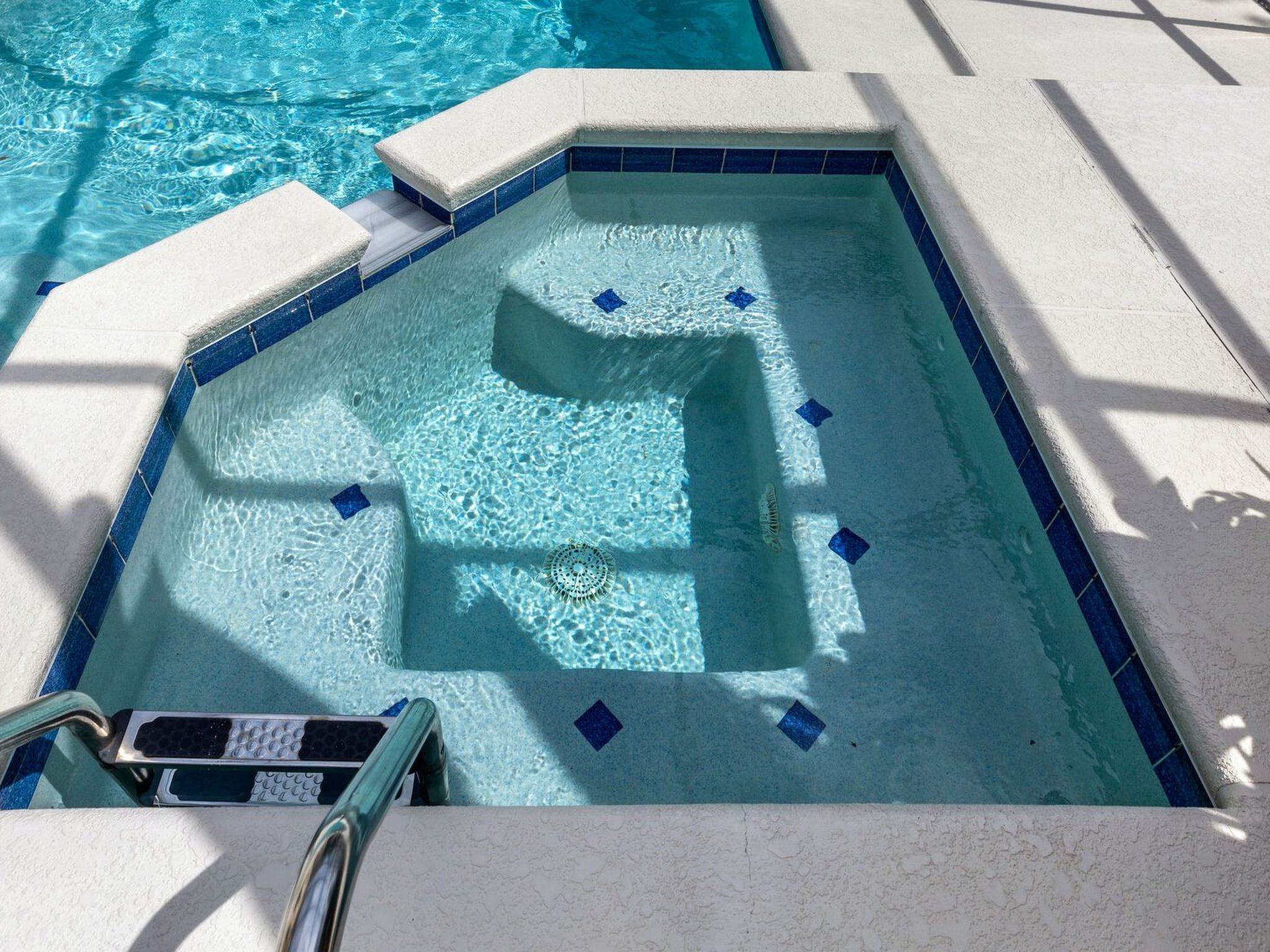 Sunshine Escape mit Pool und Spa in der Nähe von Disney — Pool Outdoor (2 of 36)