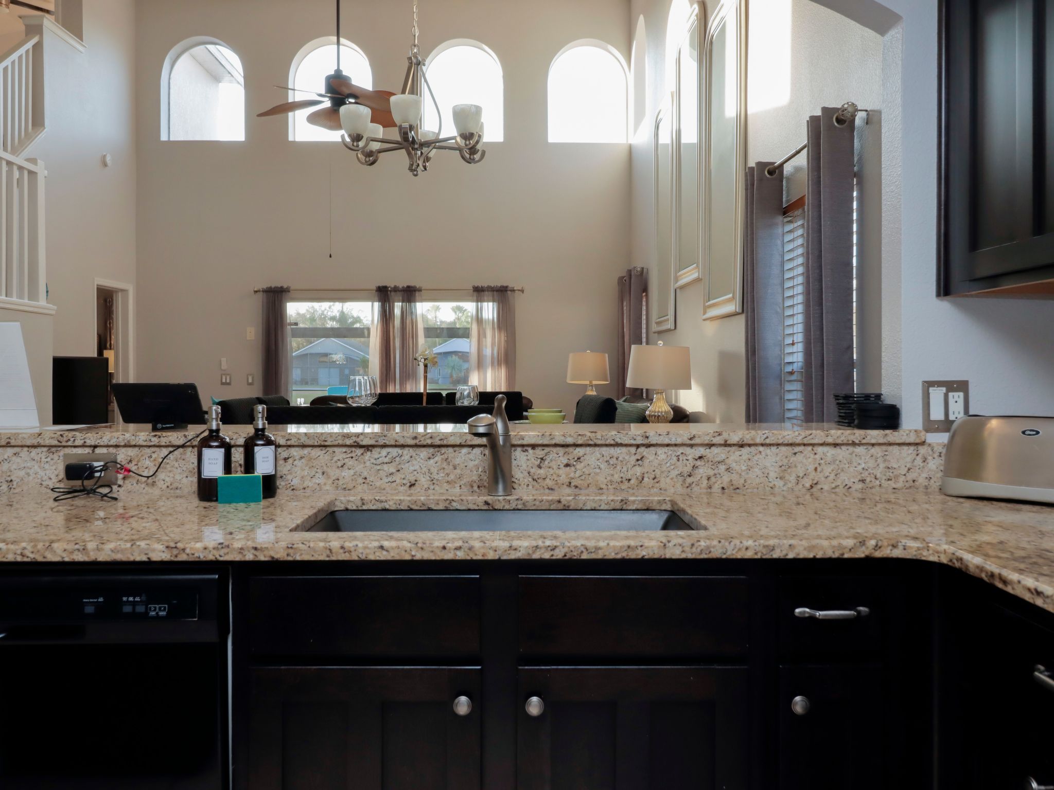 Photo of Villa mit 6 Schlafzimmern und atemberaubendem Seeblick