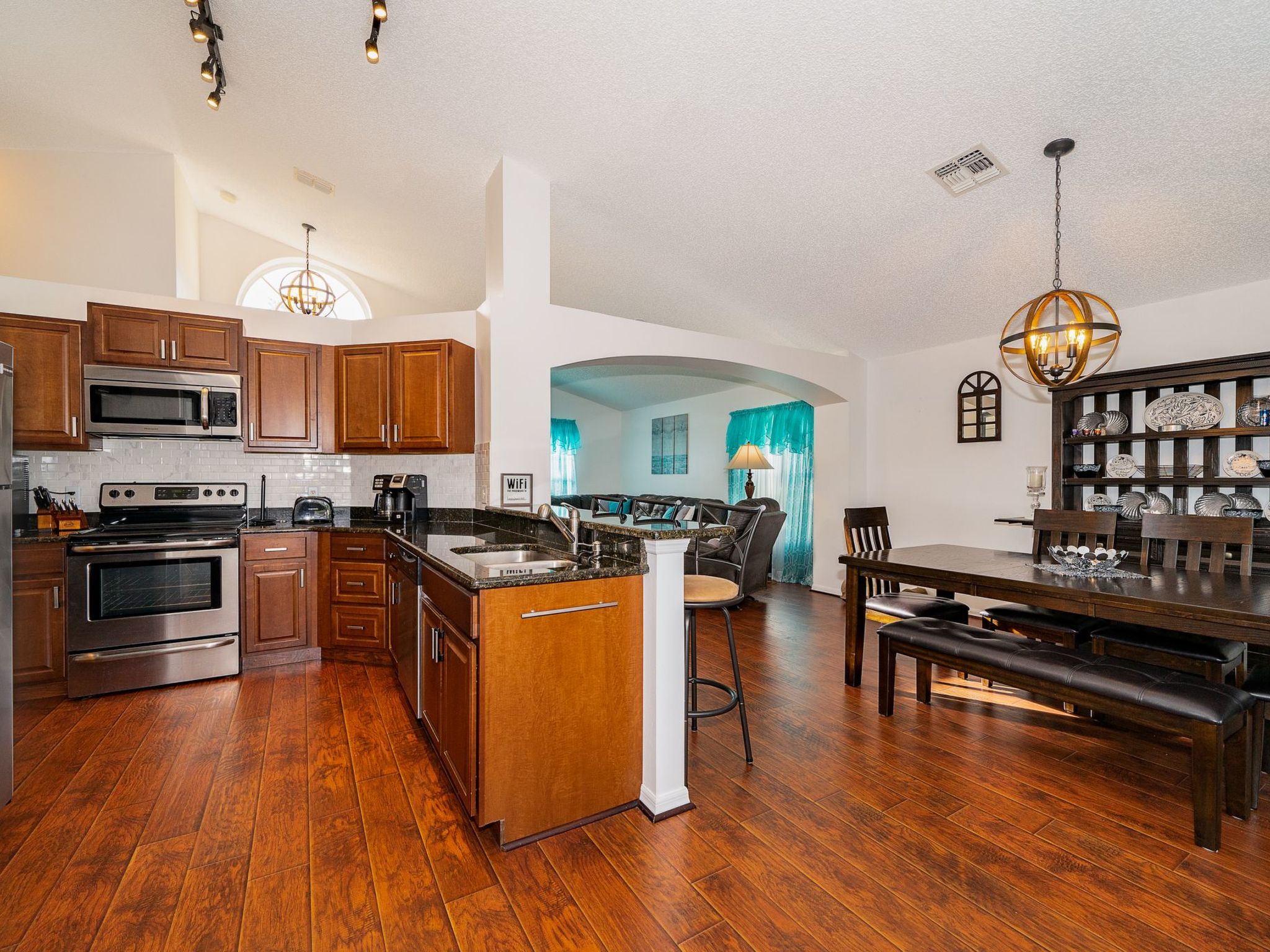 Photo of Nur wenige Minuten von Disney Pool, Spa und Seeblick