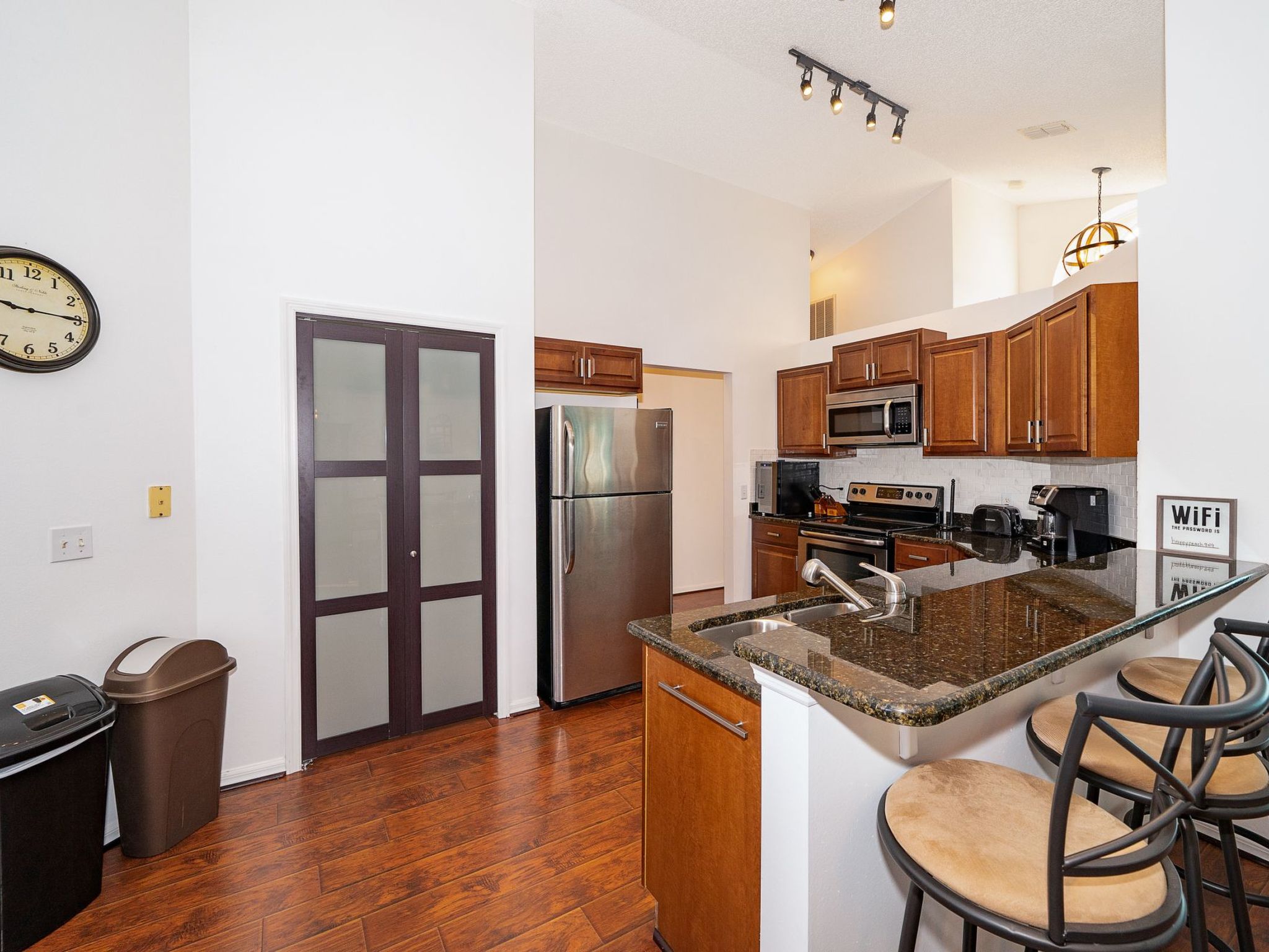 Photo of Nur wenige Minuten von Disney Pool, Spa und Seeblick