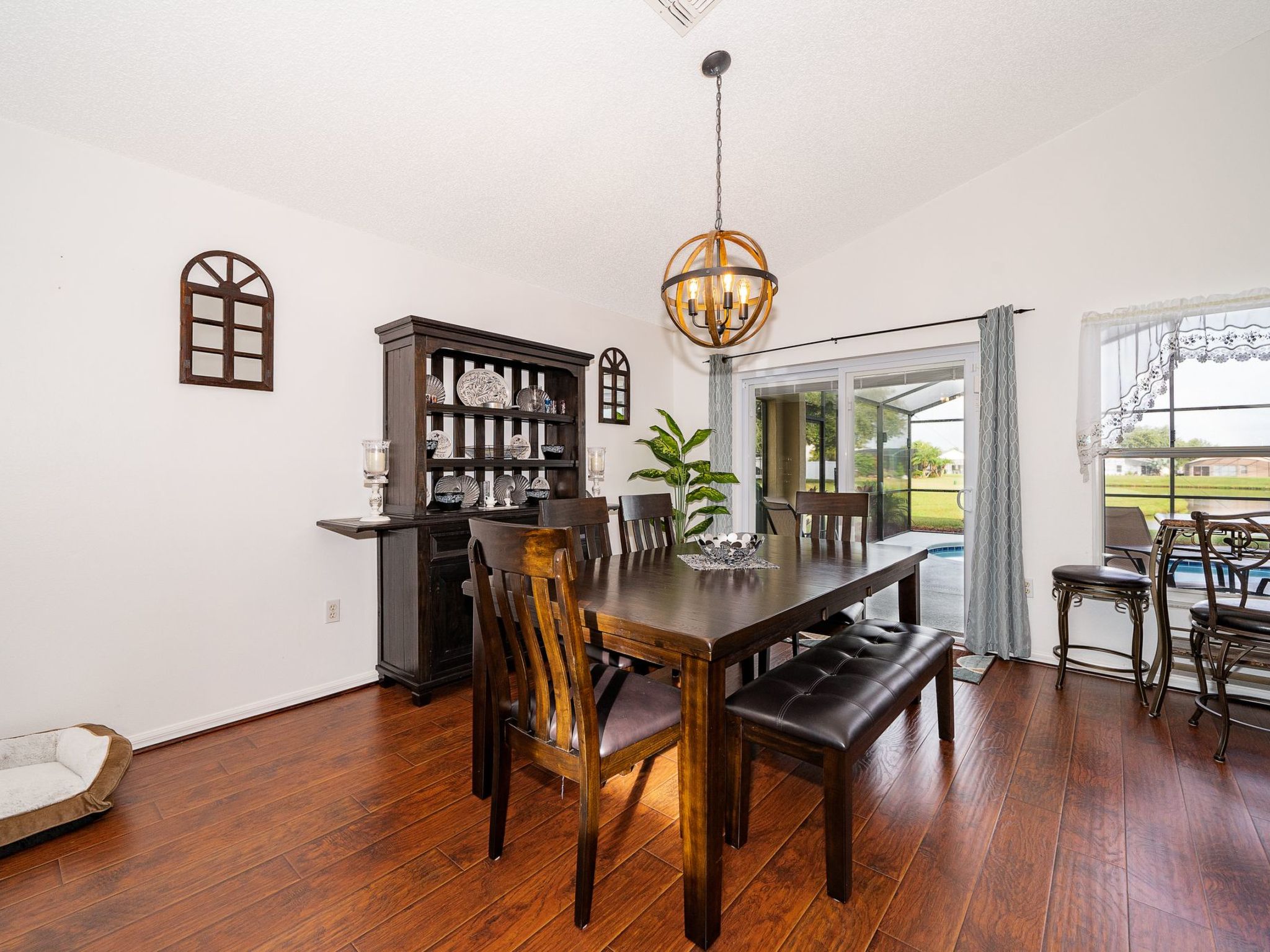 Photo of Nur wenige Minuten von Disney Pool, Spa und Seeblick