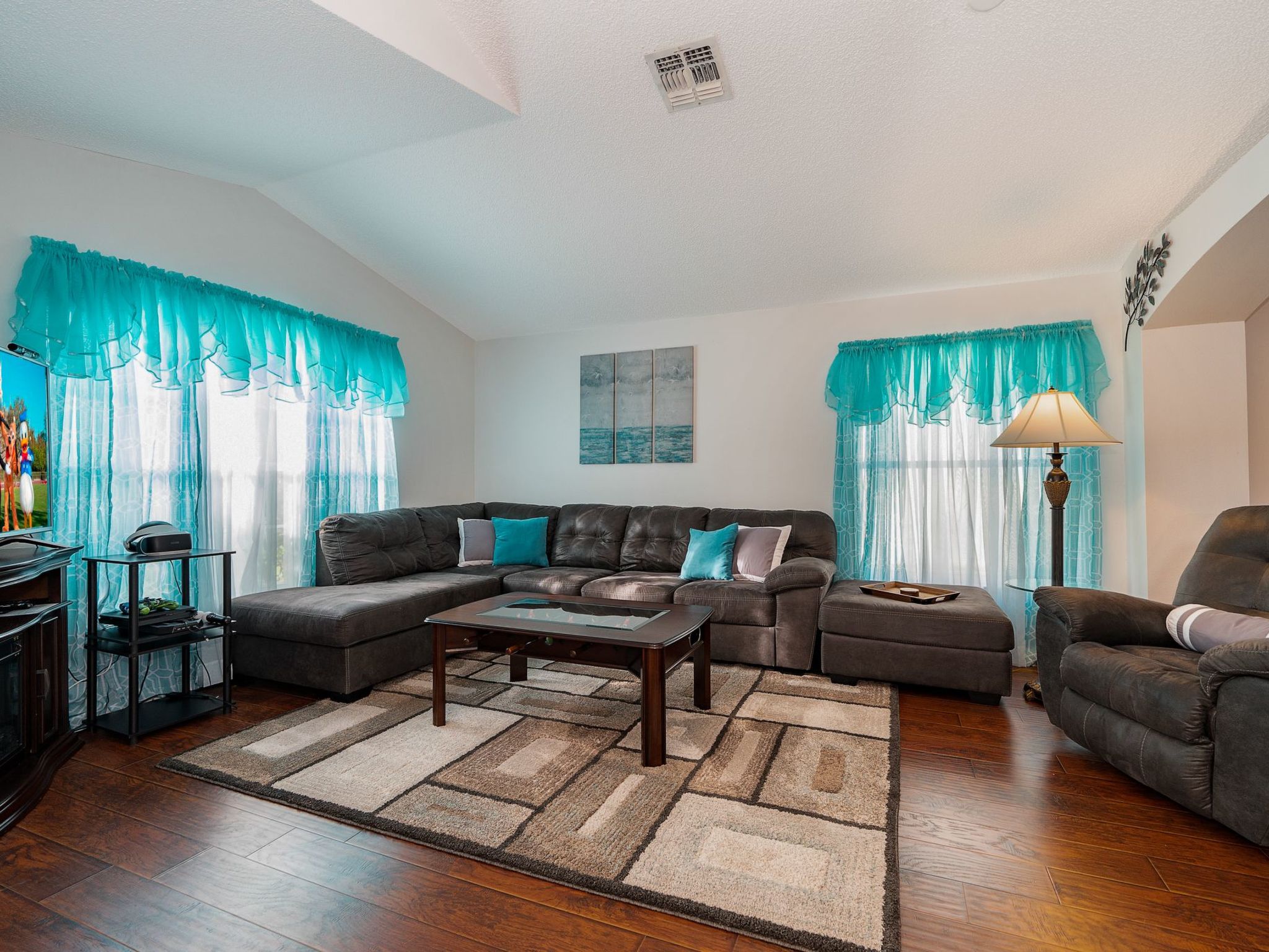 Photo of Nur wenige Minuten von Disney Pool, Spa und Seeblick