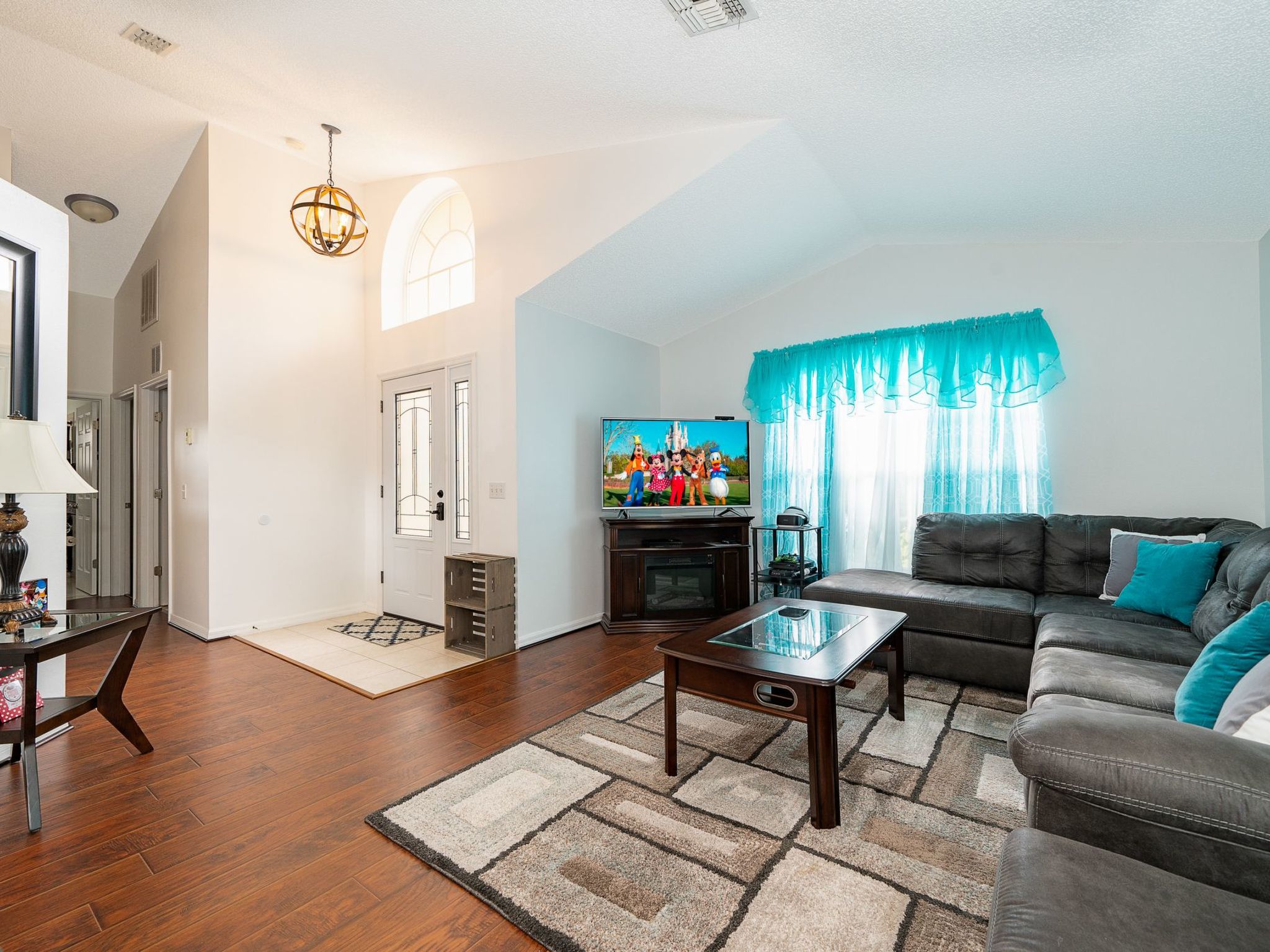 Photo of Nur wenige Minuten von Disney Pool, Spa und Seeblick