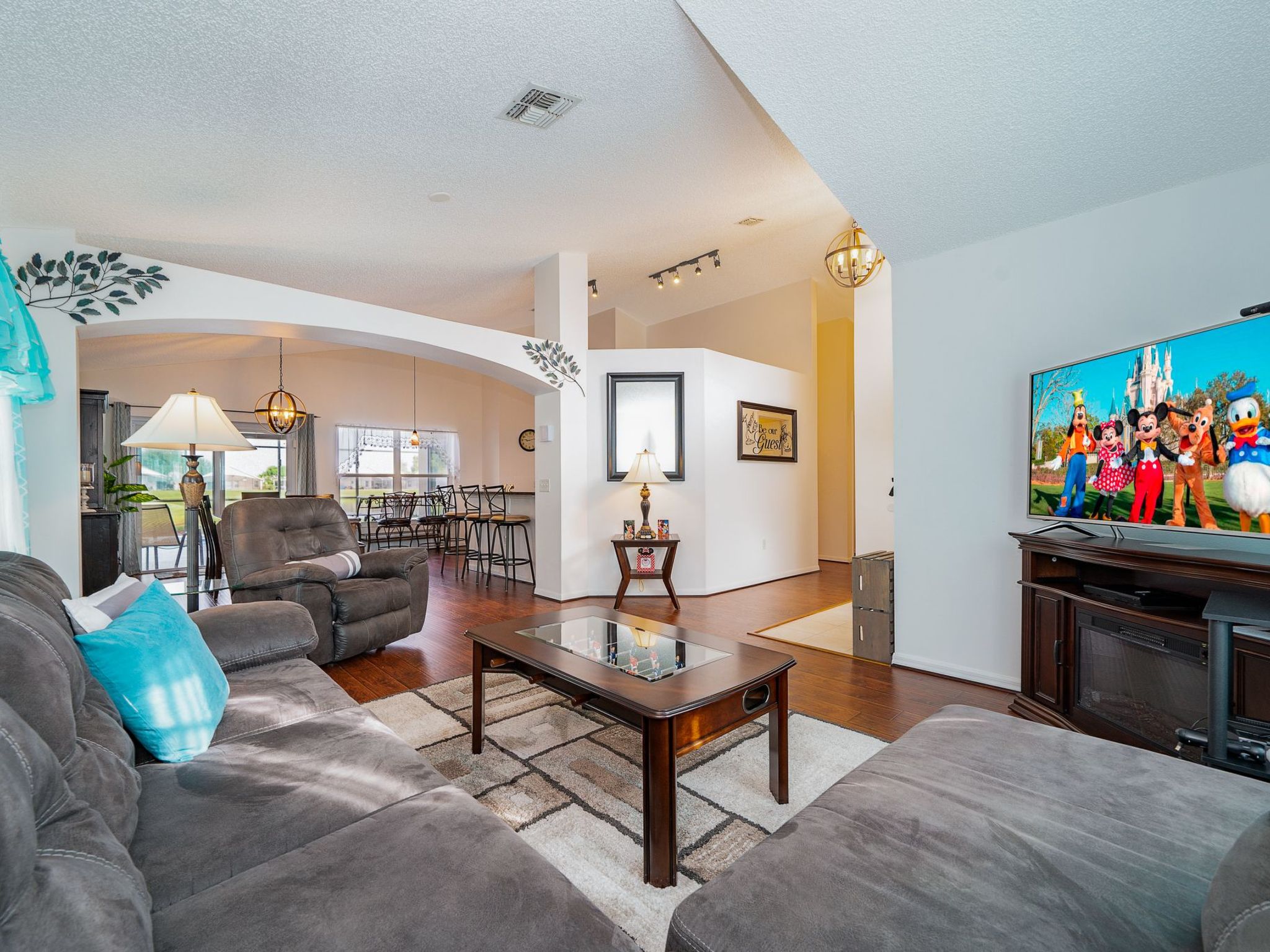 Photo of Nur wenige Minuten von Disney Pool, Spa und Seeblick