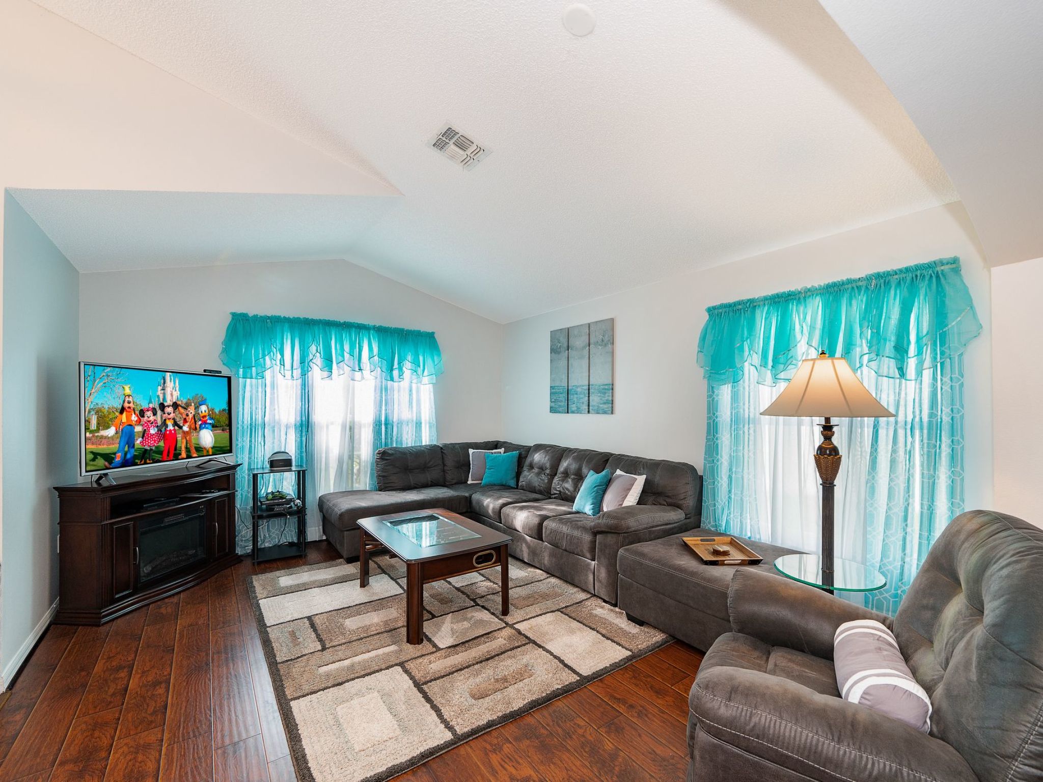 Photo of Nur wenige Minuten von Disney Pool, Spa und Seeblick