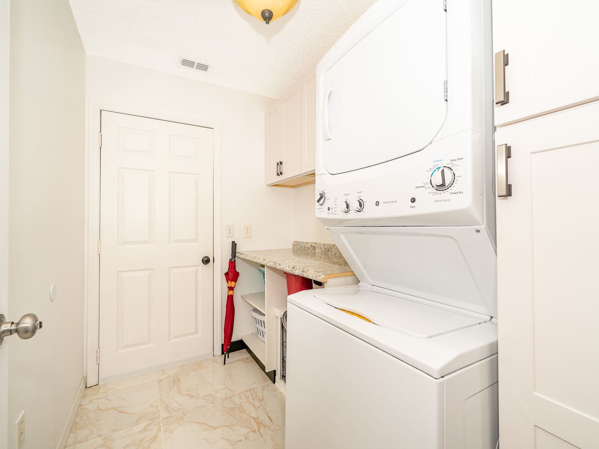 Photo of Nur wenige Minuten von Disney Pool, Spa und Seeblick