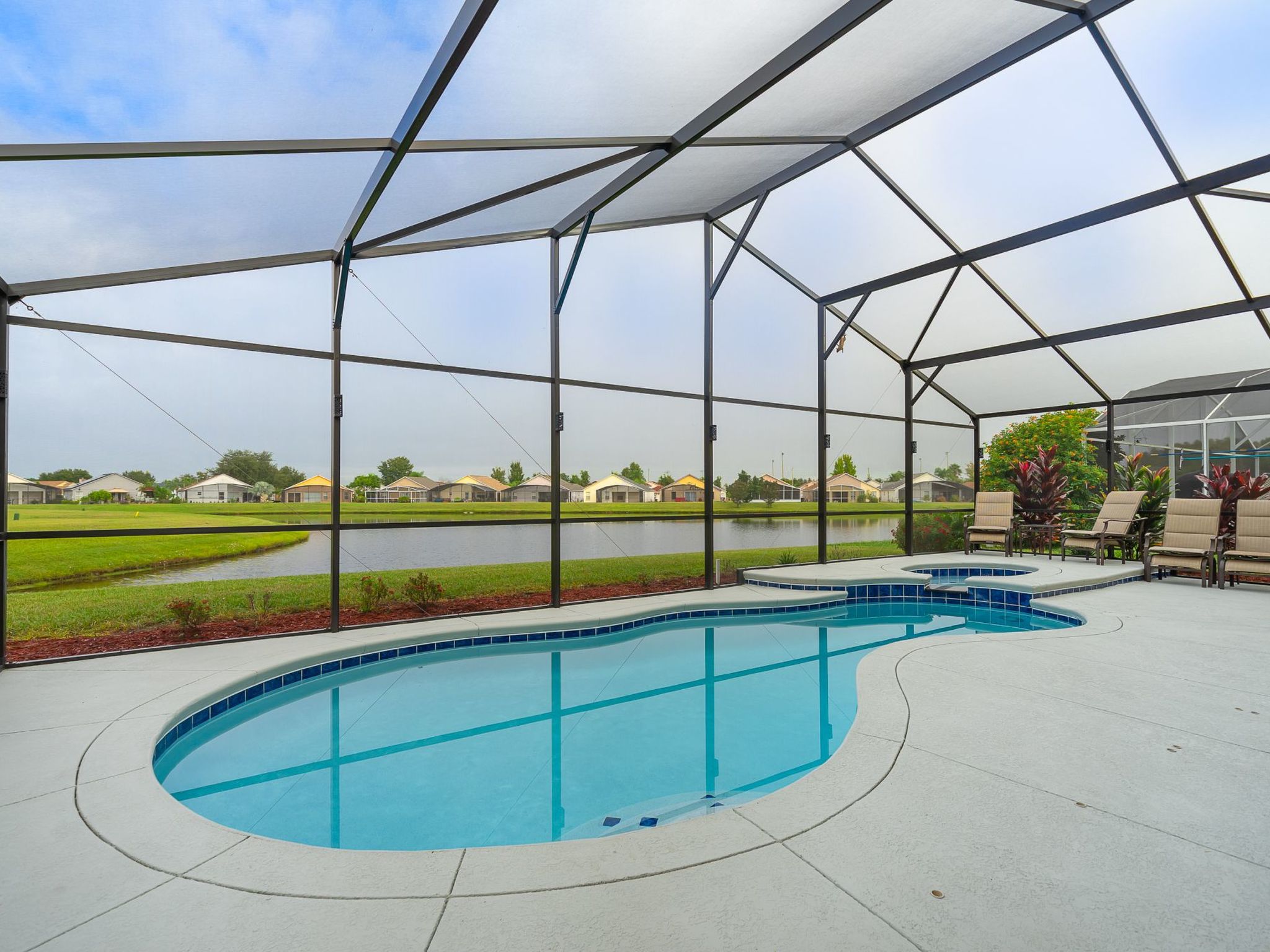 Photo of Nur wenige Minuten von Disney Pool, Spa und Seeblick