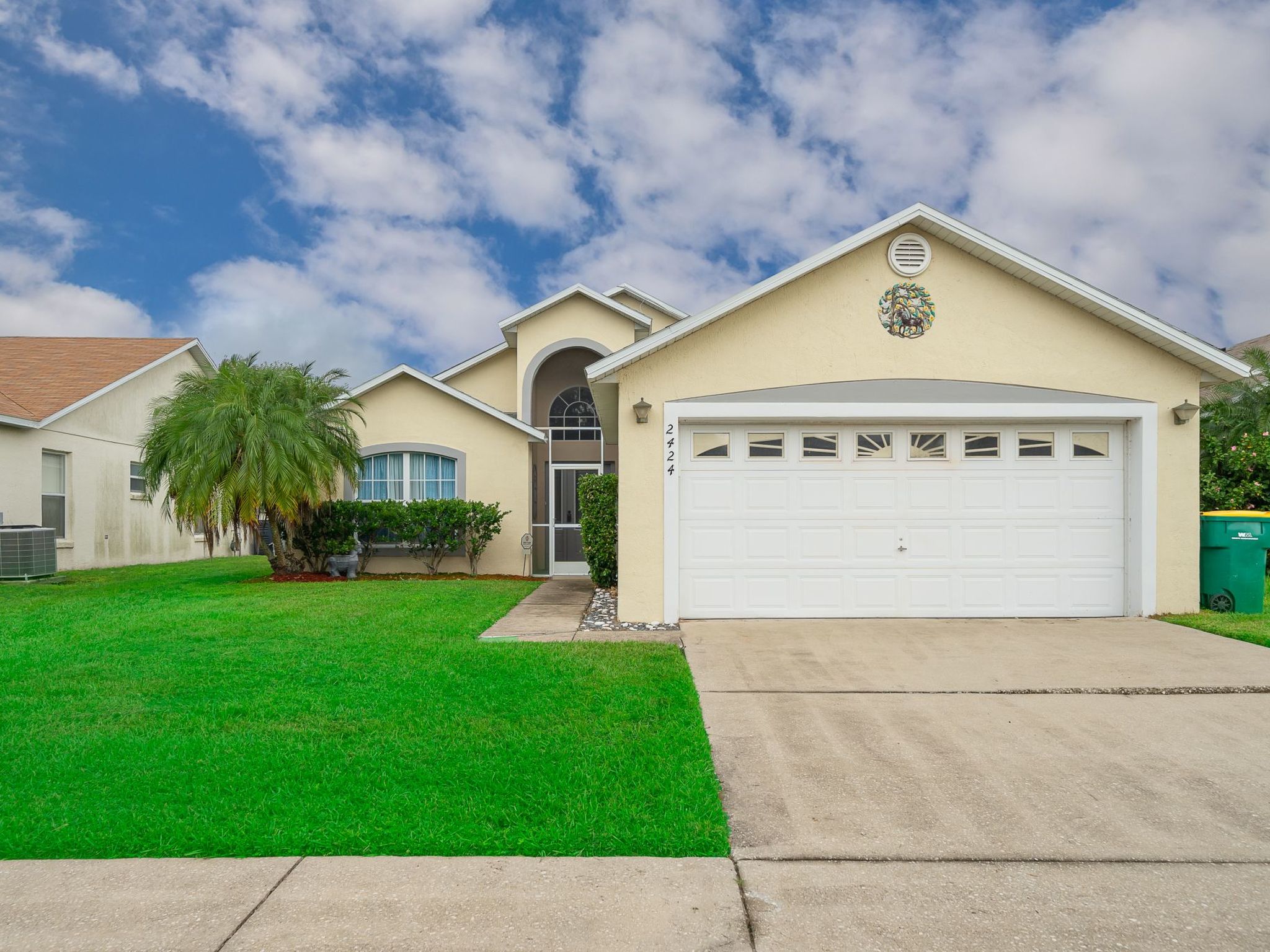 Photo of Nur wenige Minuten von Disney Pool, Spa und Seeblick