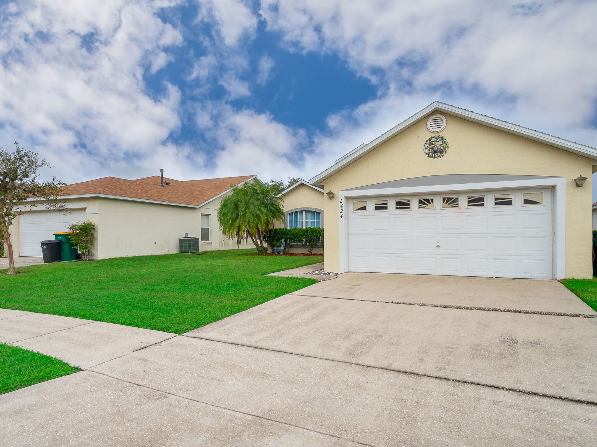 Photo of Nur wenige Minuten von Disney Pool, Spa und Seeblick