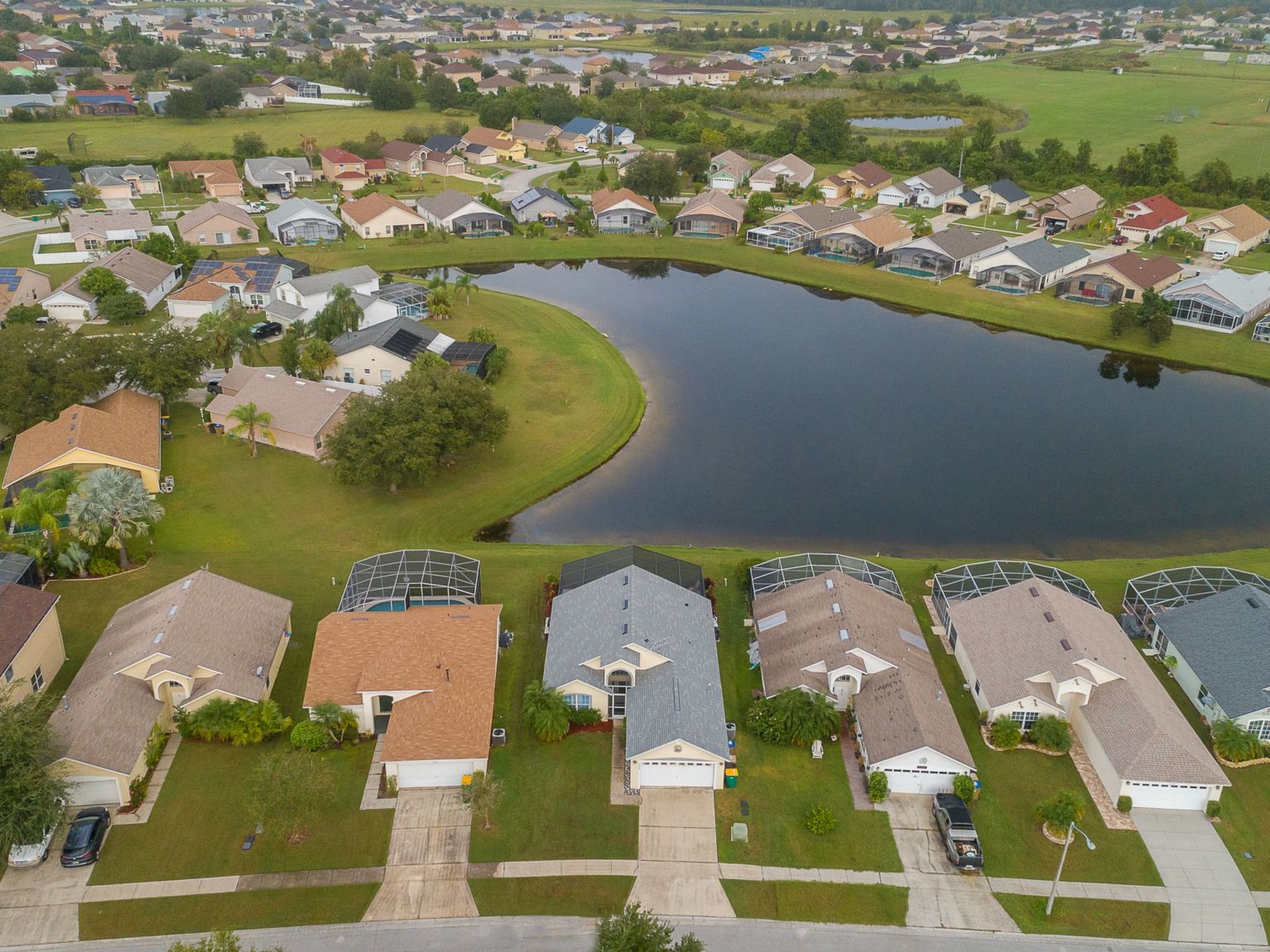 Photo of Nur wenige Minuten von Disney Pool, Spa und Seeblick