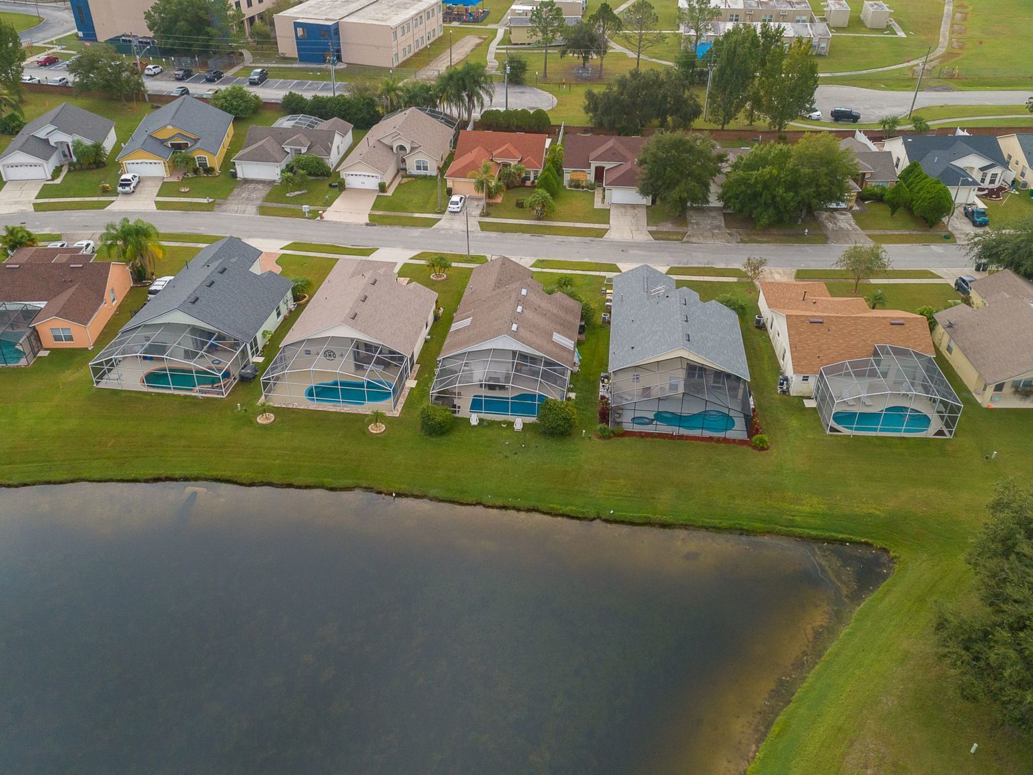 Photo of Nur wenige Minuten von Disney Pool, Spa und Seeblick