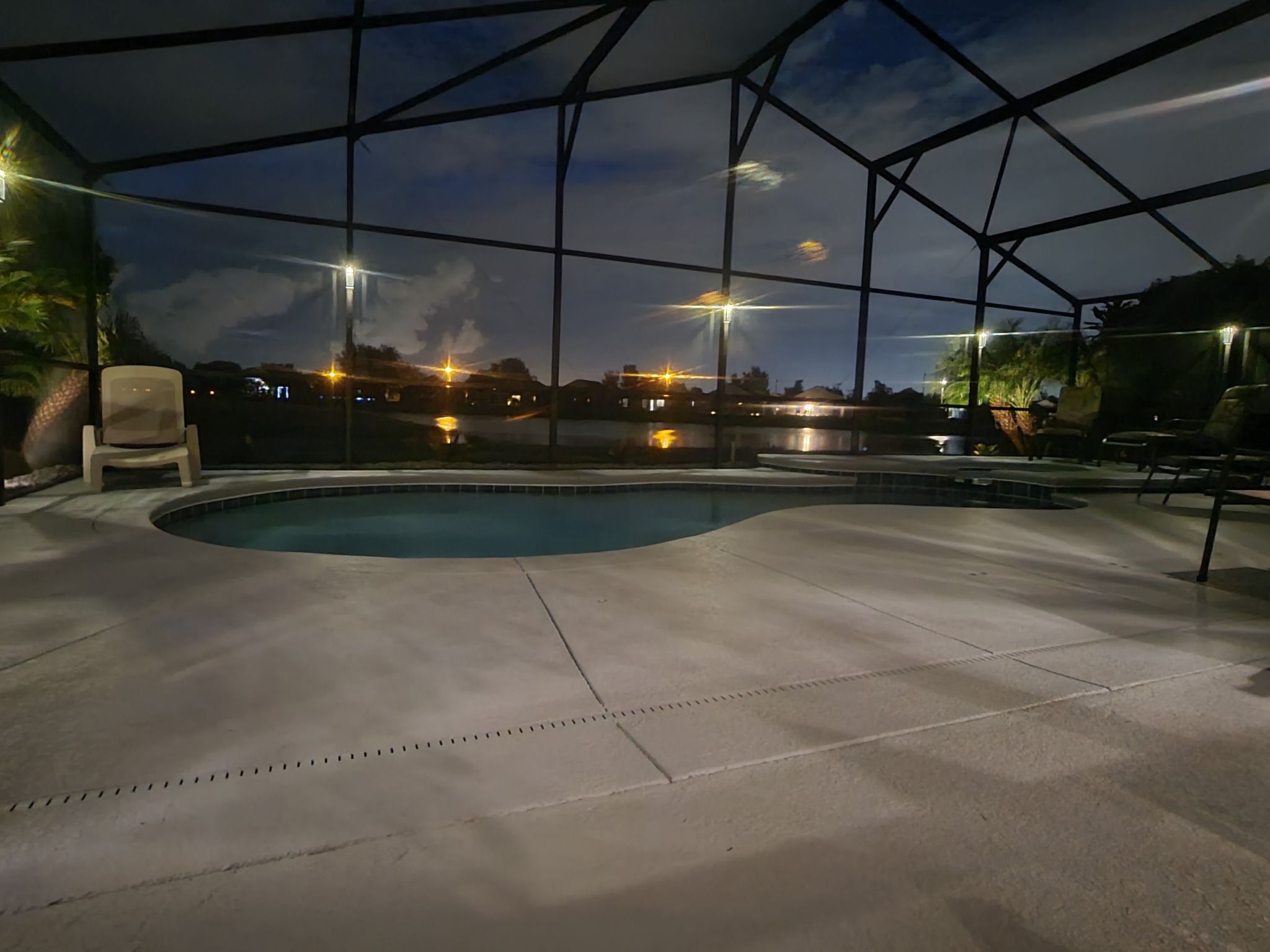 Photo of Nur wenige Minuten von Disney Pool, Spa und Seeblick