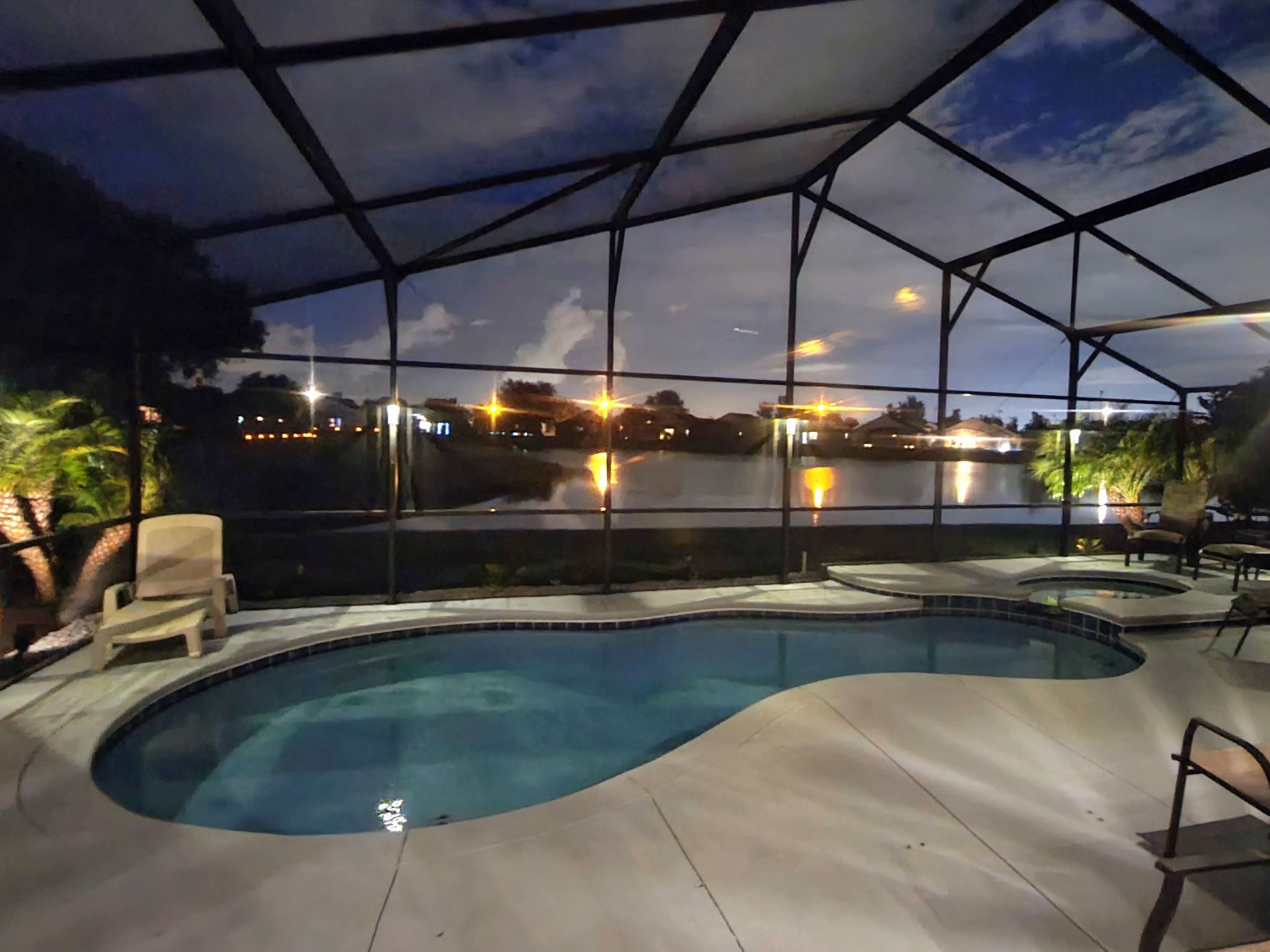 Photo of Nur wenige Minuten von Disney Pool, Spa und Seeblick