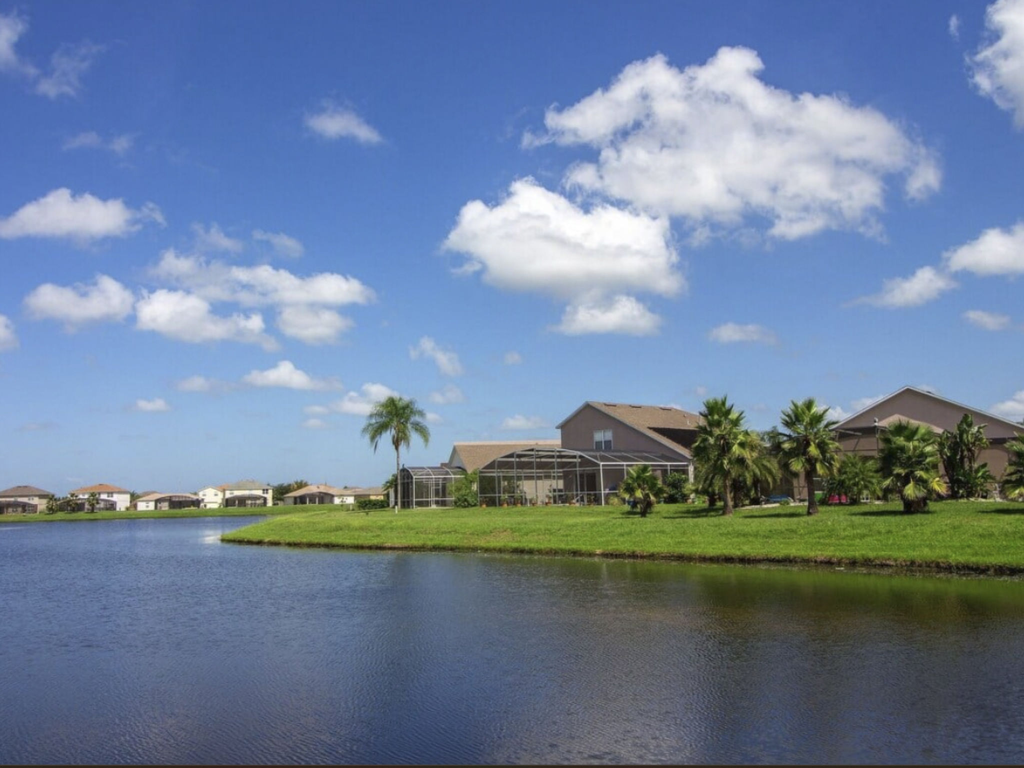 Photo of Nur wenige Minuten von Disney Pool, Spa und Seeblick