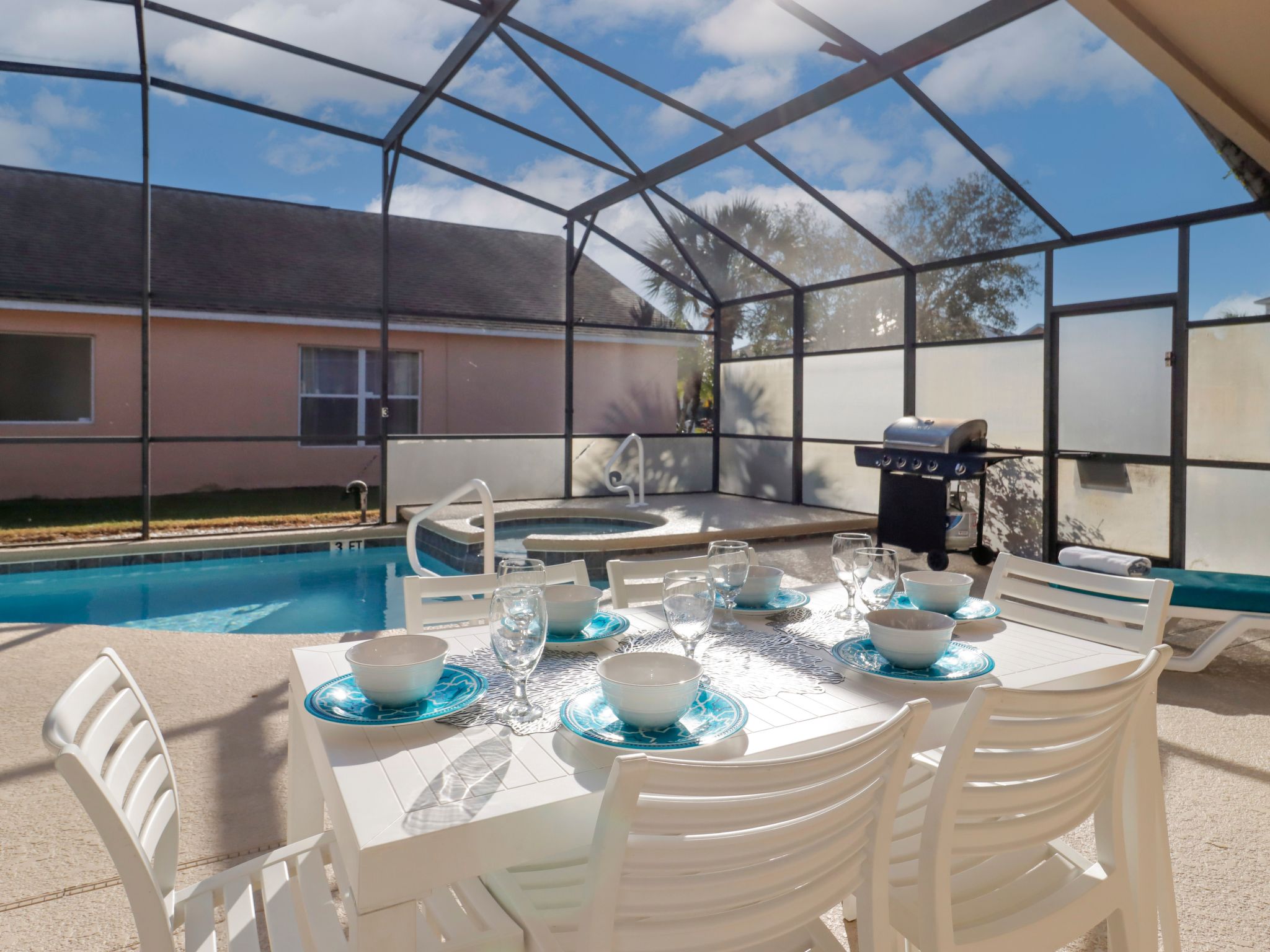 Photo of 4-Schlafzimmer-Ferienhaus mit Whirlpool