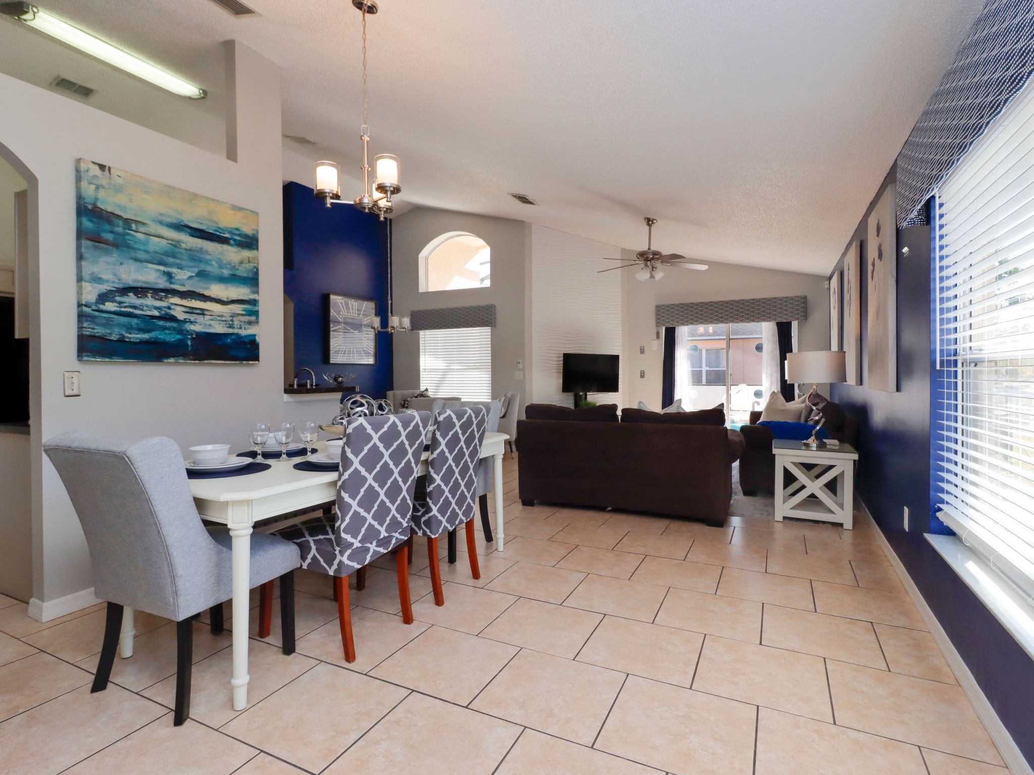 Photo of 4-Schlafzimmer-Ferienhaus mit Whirlpool