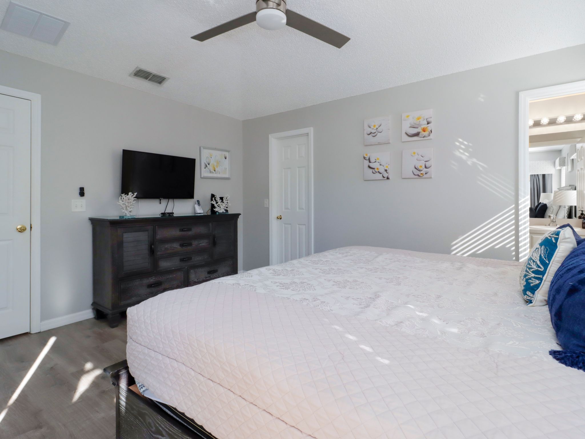 Photo of 4-Schlafzimmer-Ferienhaus mit Whirlpool