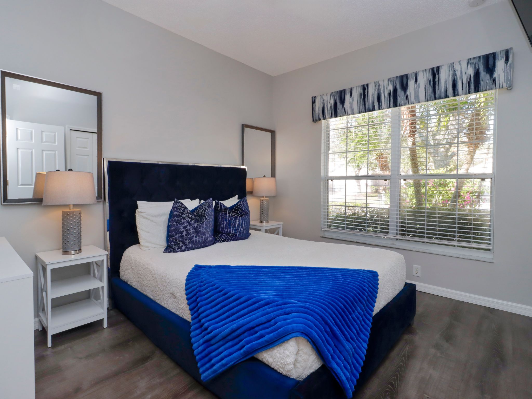 Photo of 4-Schlafzimmer-Ferienhaus mit Whirlpool