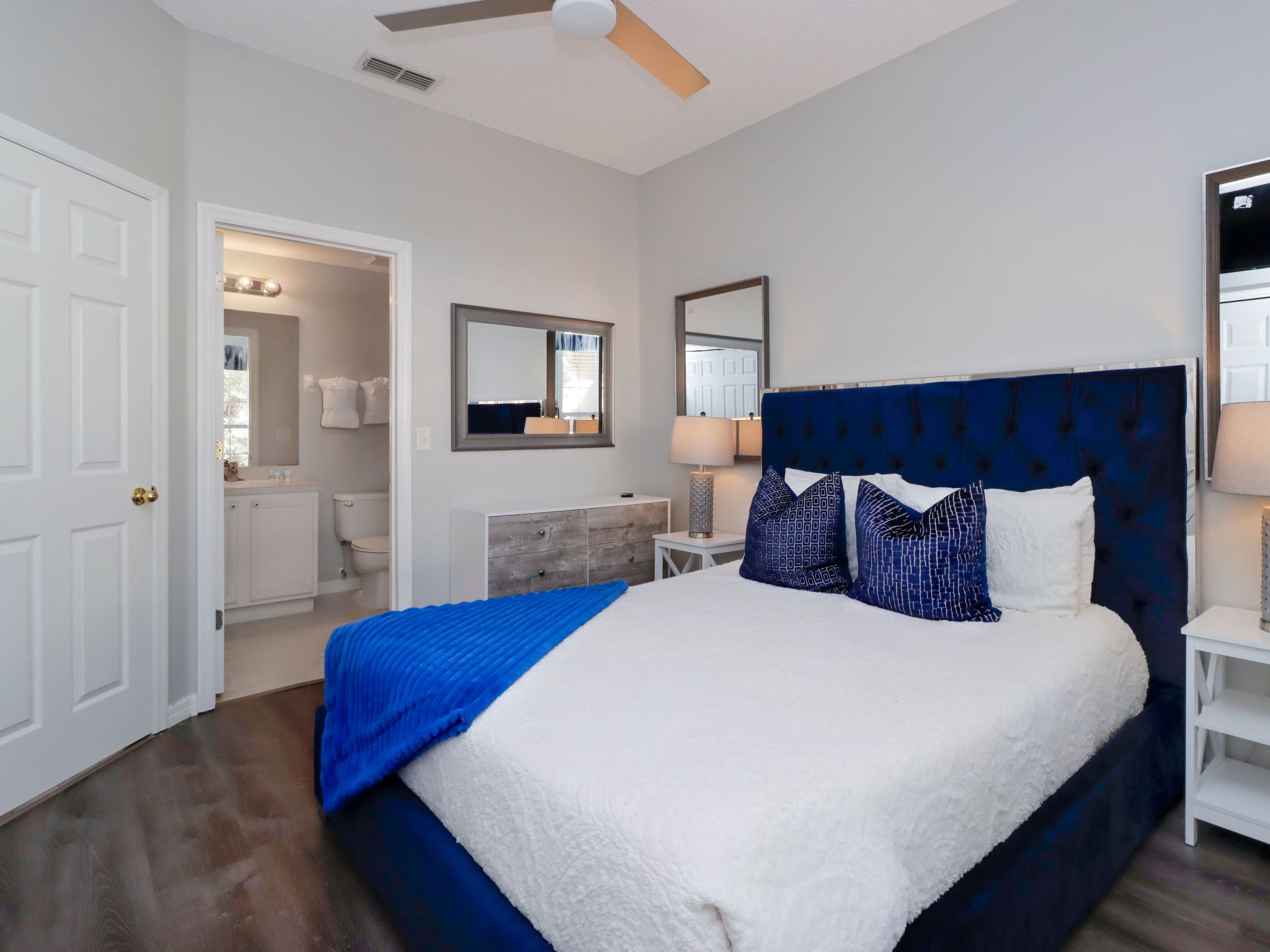 Photo of 4-Schlafzimmer-Ferienhaus mit Whirlpool