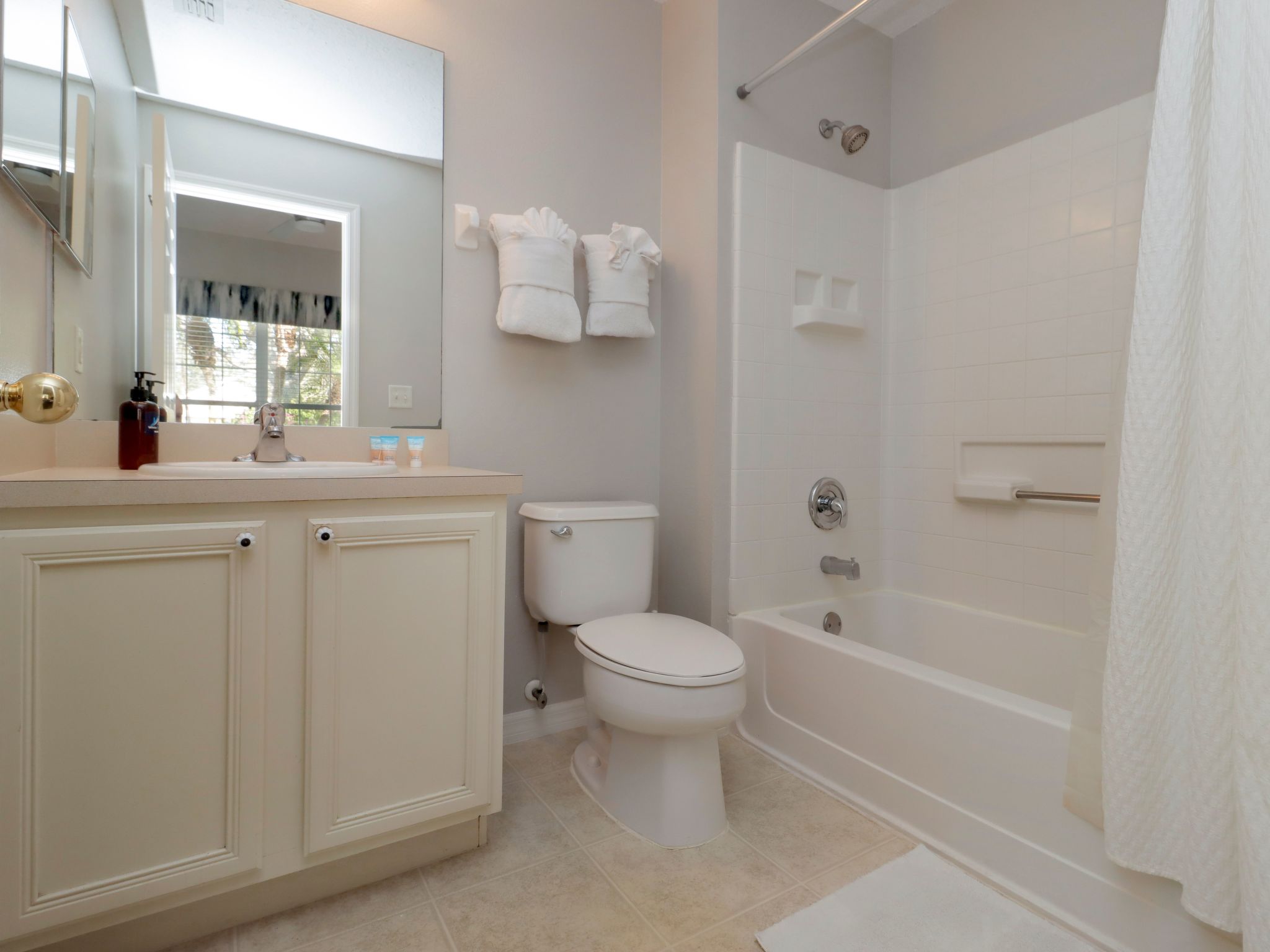 Photo of 4-Schlafzimmer-Ferienhaus mit Whirlpool