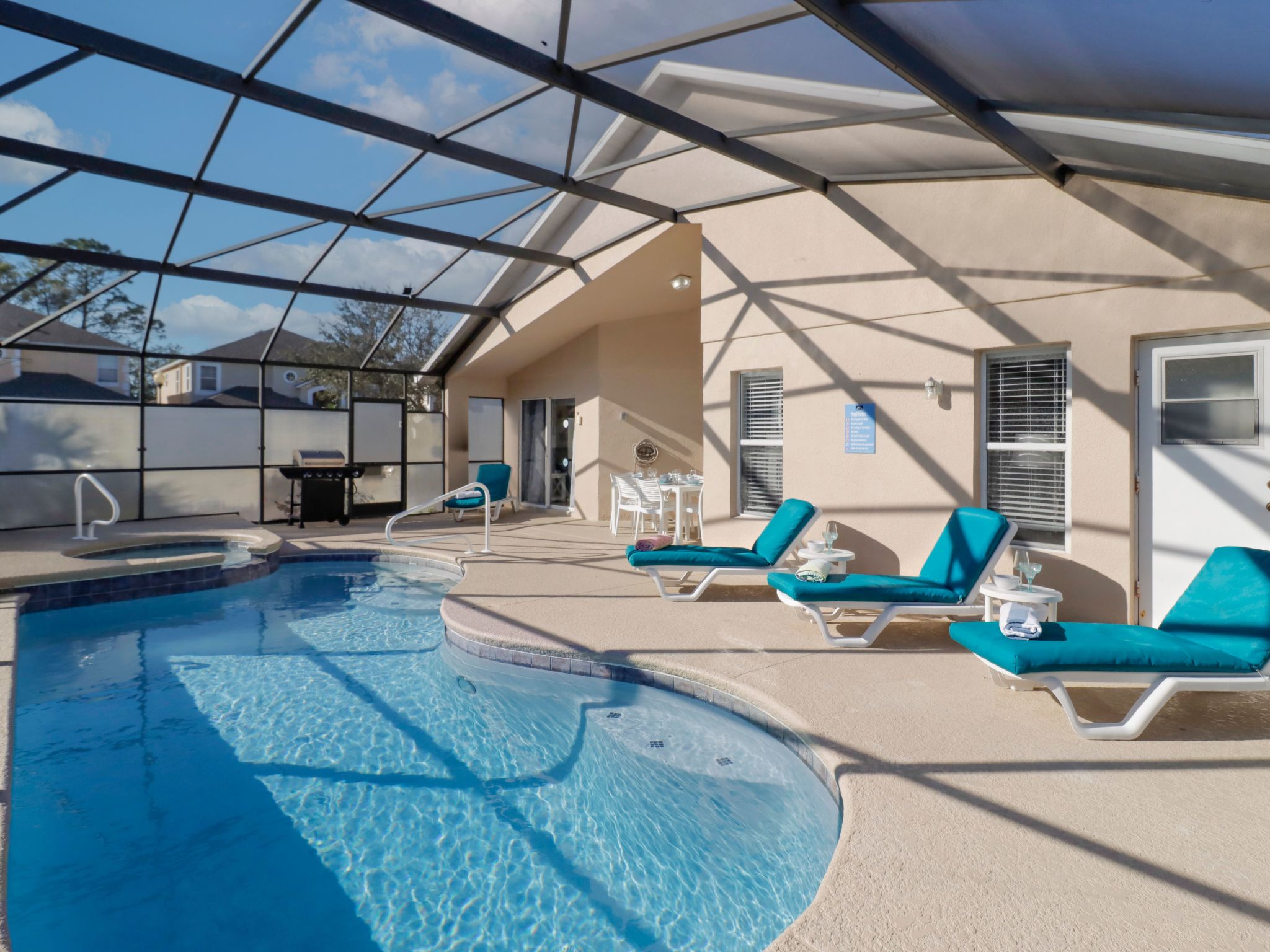 Photo of 4-Schlafzimmer-Ferienhaus mit Whirlpool