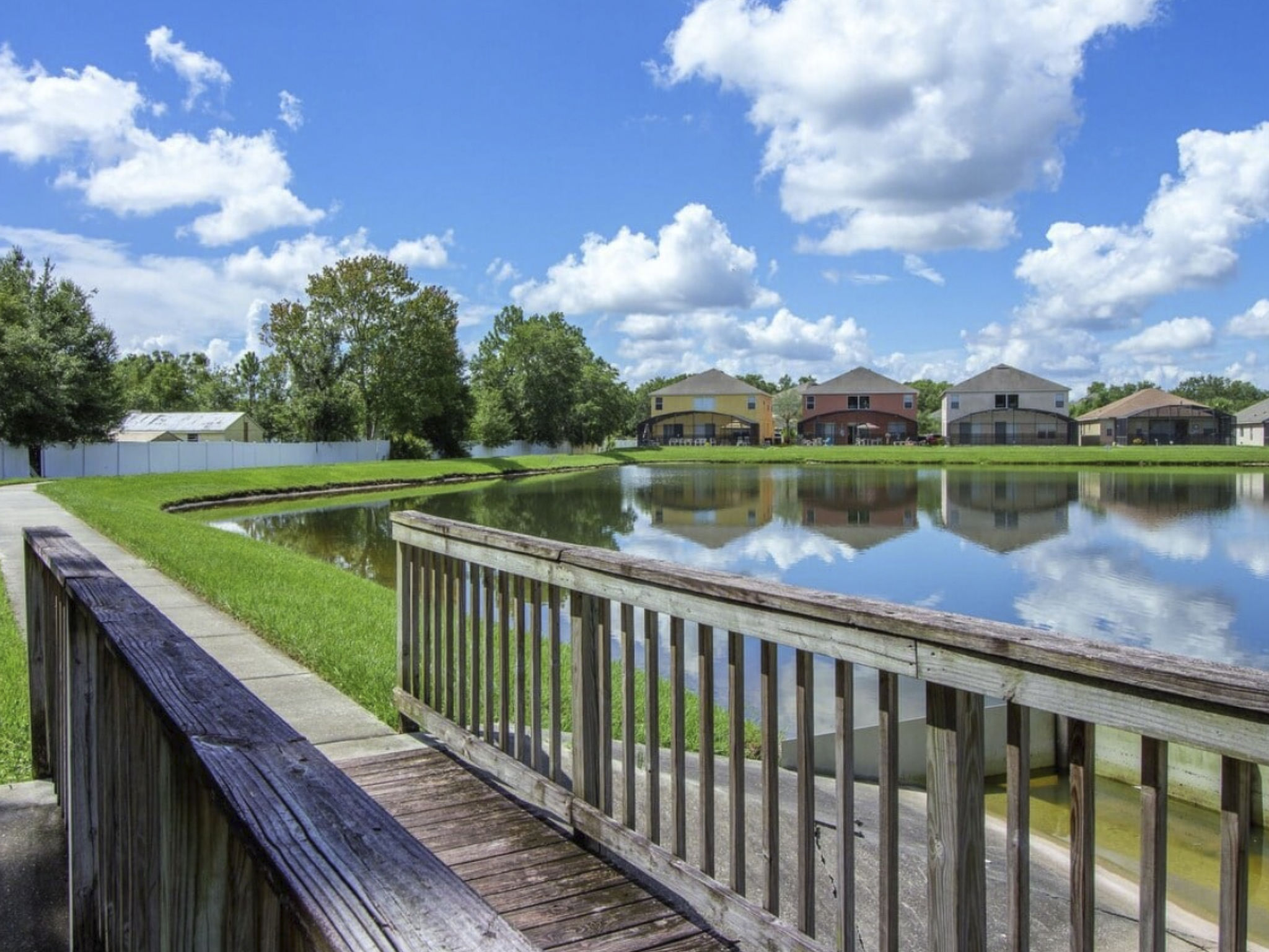 Photo of 4-Schlafzimmer-Ferienhaus mit Whirlpool