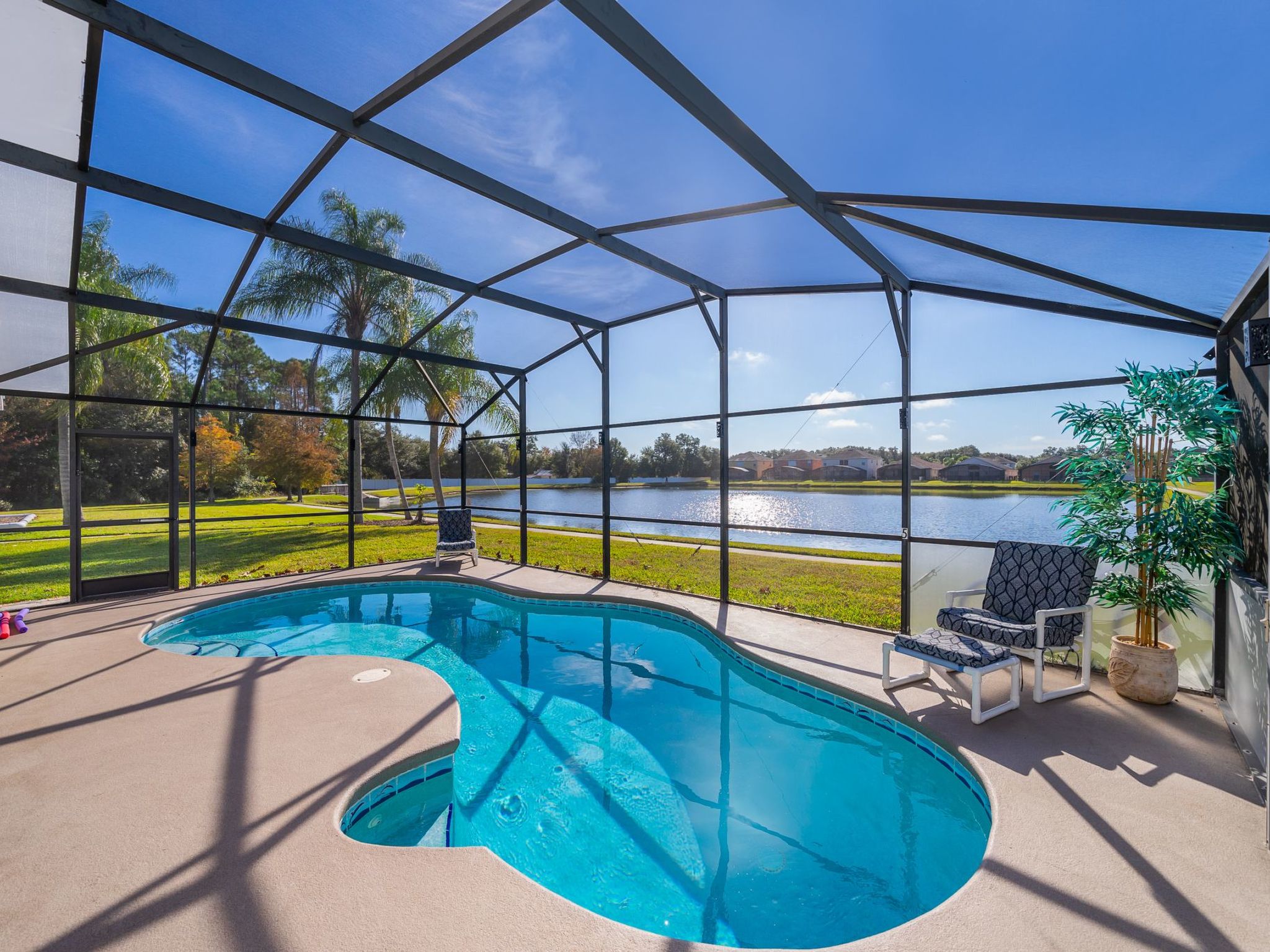 Photo of Moderne Villa mit Seeblick nur wenige Minuten von Disney entfernt