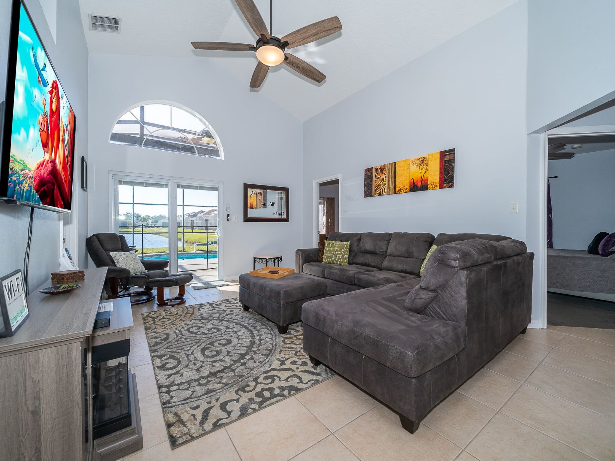 Photo of Moderne Villa mit Seeblick nur wenige Minuten von Disney entfernt