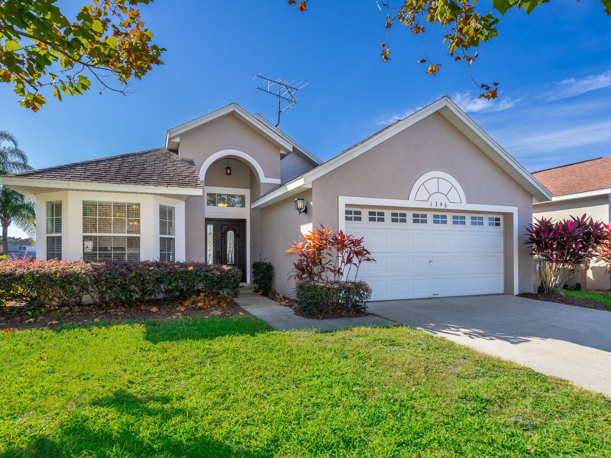 Photo of Moderne Villa mit Seeblick nur wenige Minuten von Disney entfernt