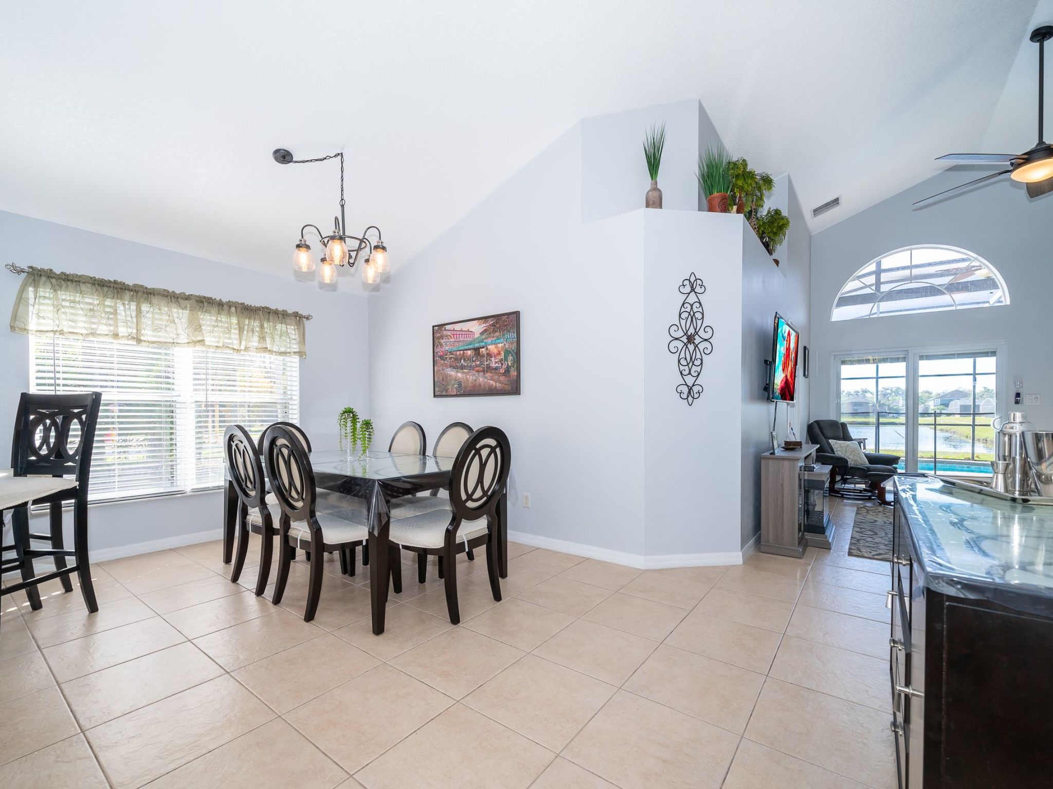 Photo of Moderne Villa mit Seeblick nur wenige Minuten von Disney entfernt