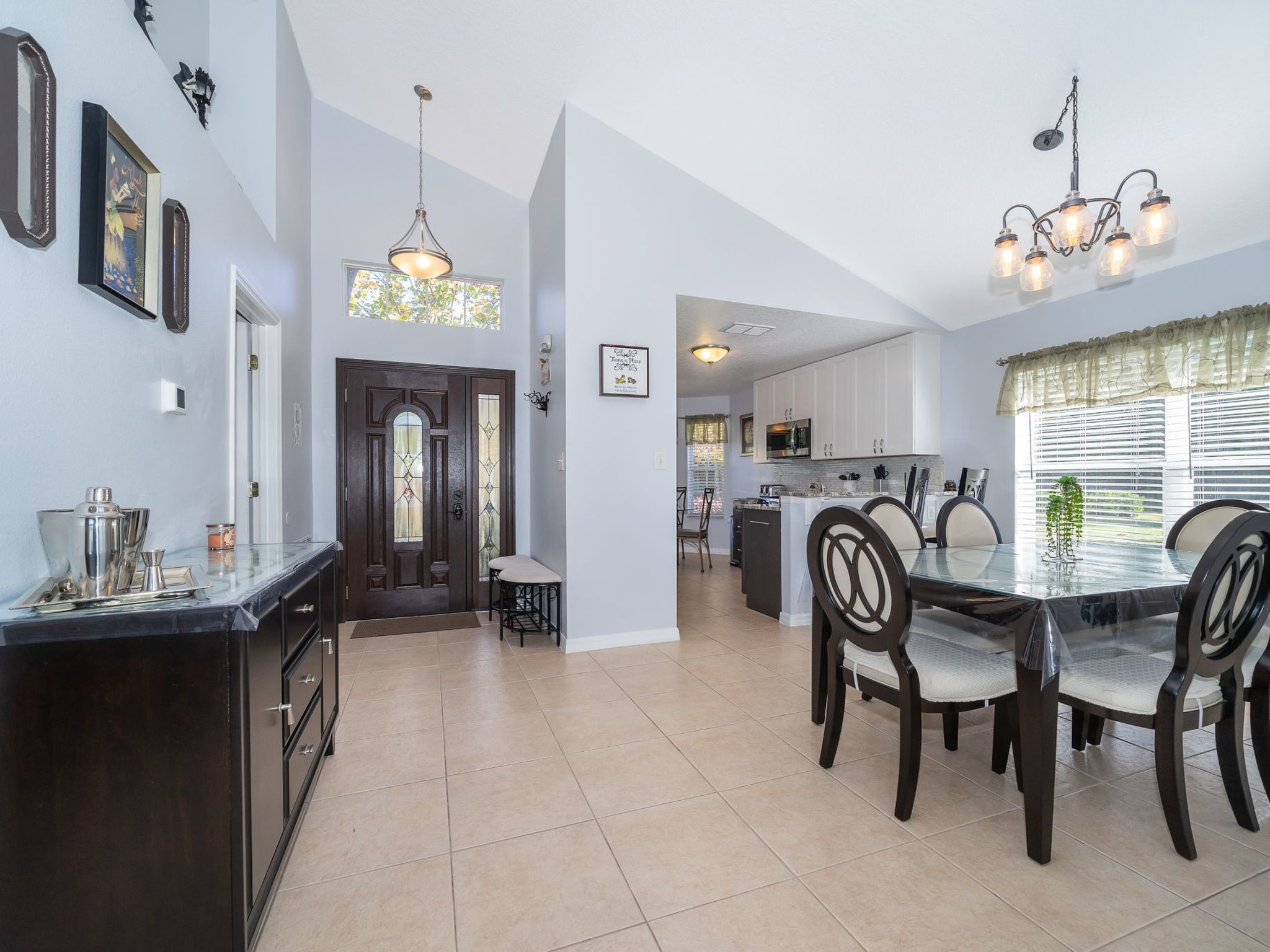 Photo of Moderne Villa mit Seeblick nur wenige Minuten von Disney entfernt