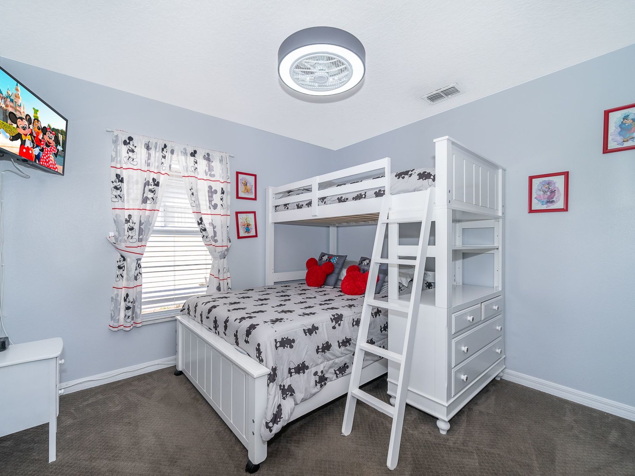 Photo of Moderne Villa mit Seeblick nur wenige Minuten von Disney entfernt