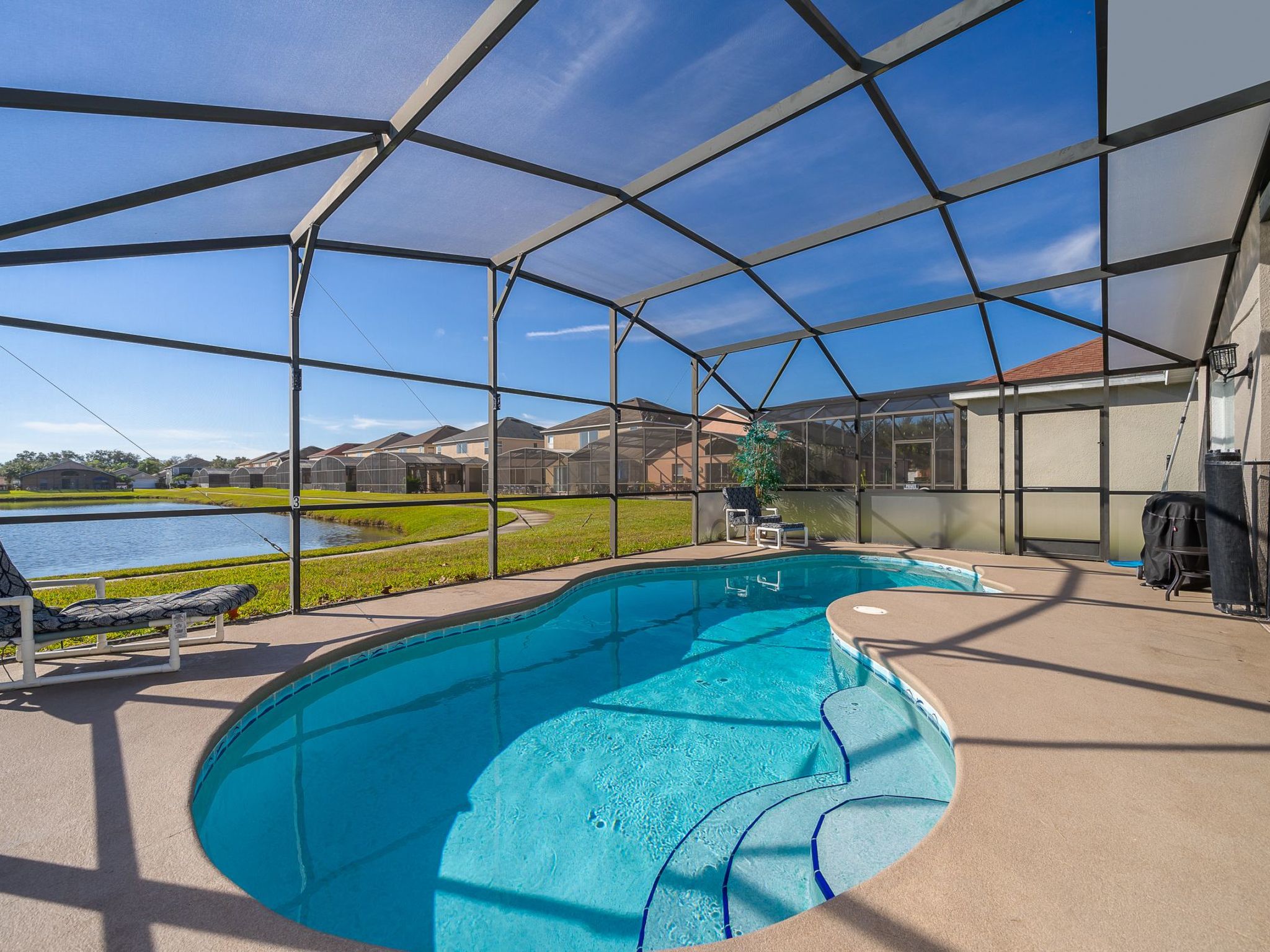 Photo of Moderne Villa mit Seeblick nur wenige Minuten von Disney entfernt