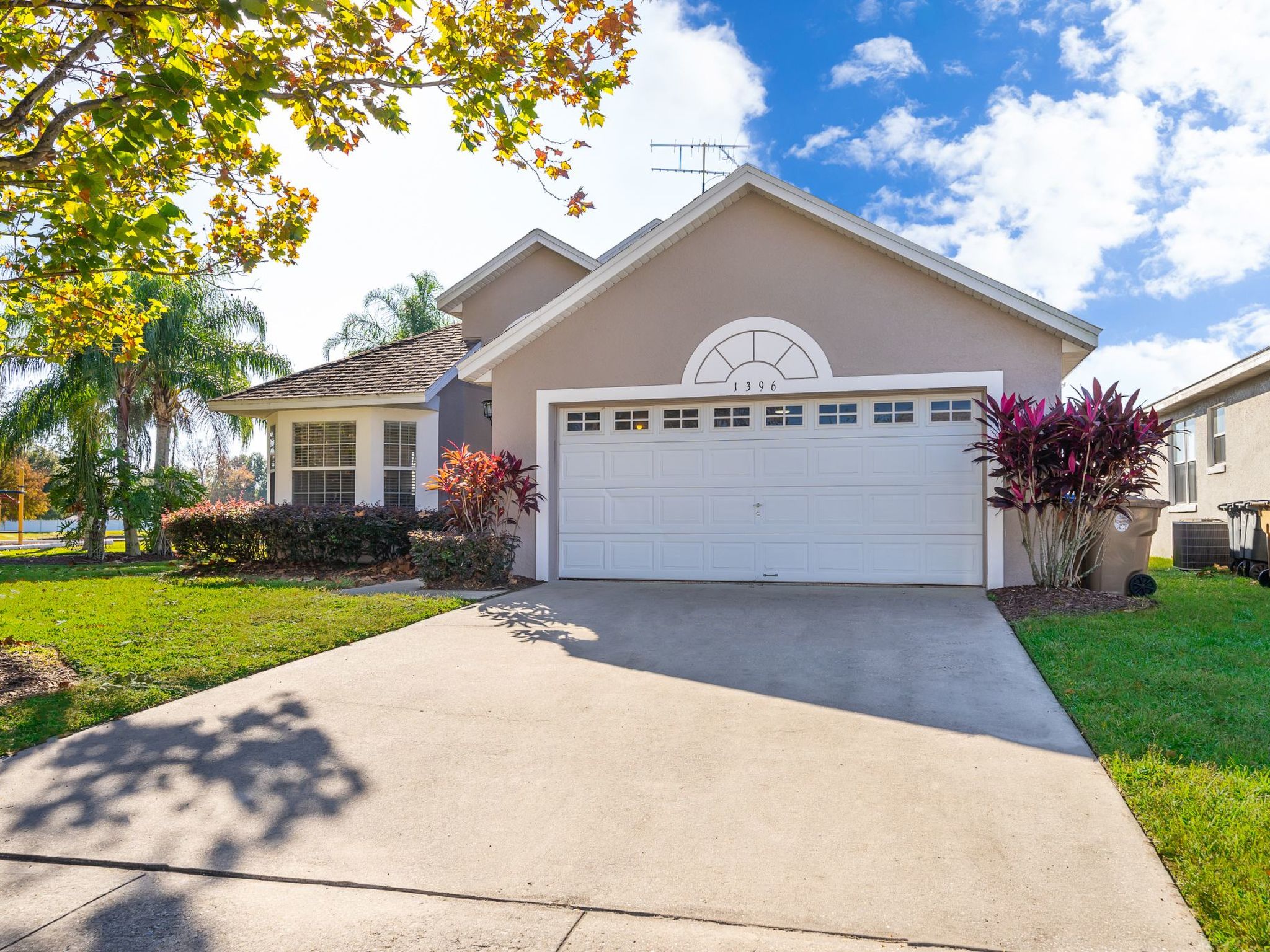 Photo of Moderne Villa mit Seeblick nur wenige Minuten von Disney entfernt