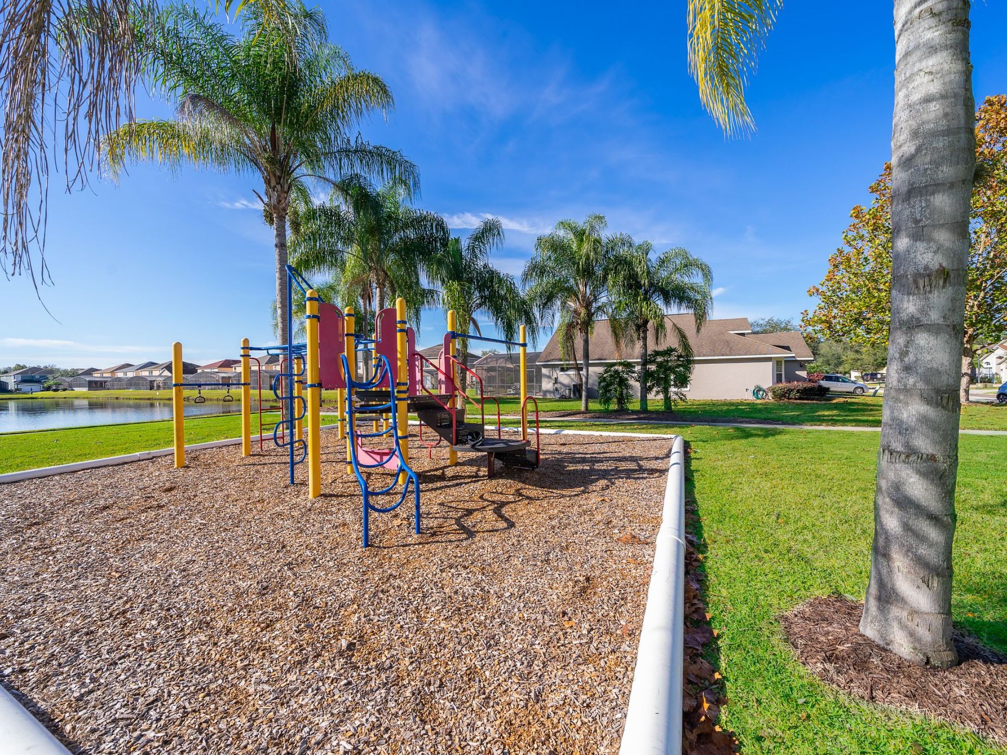 Photo of Moderne Villa mit Seeblick nur wenige Minuten von Disney entfernt