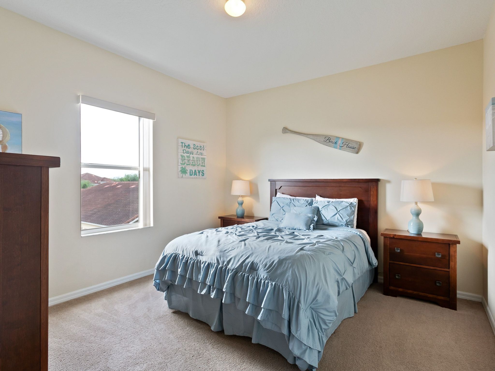 Photo of Geräumige Familienvilla mit privatem Pool und Spa in Südwestlage