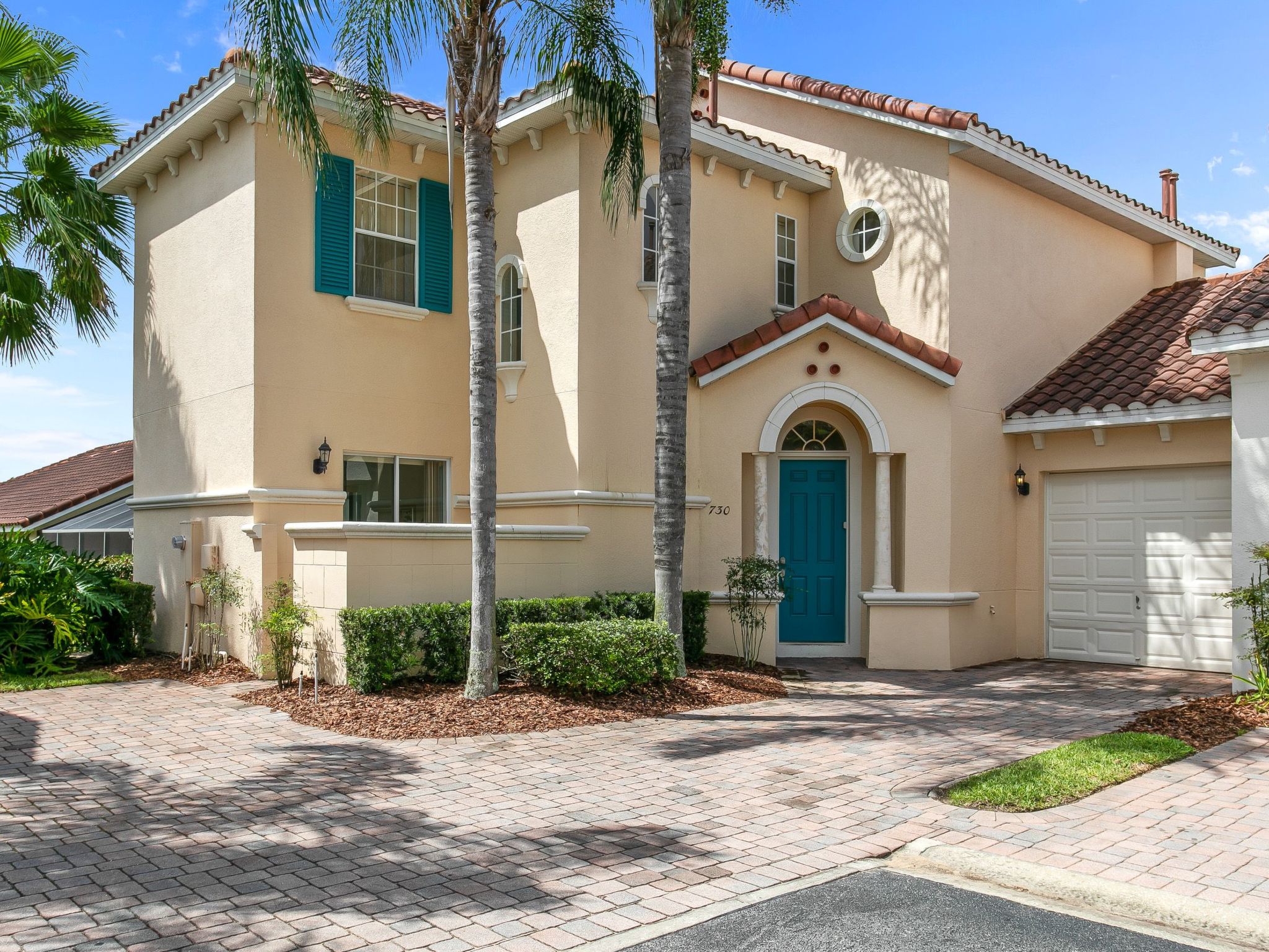 Photo of Geräumige Familienvilla mit privatem Pool und Spa in Südwestlage