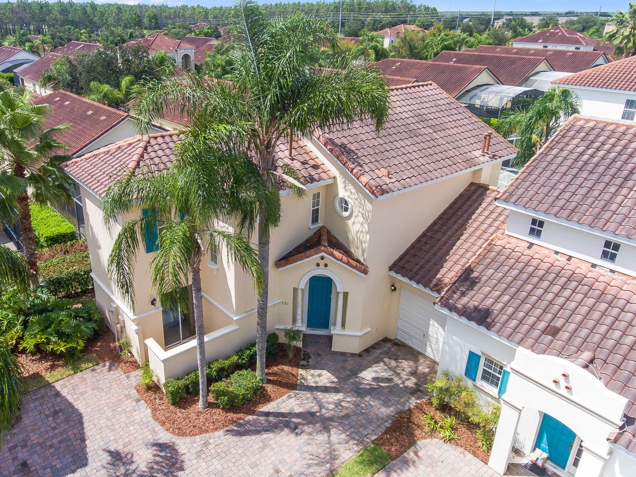 Photo of Geräumige Familienvilla mit privatem Pool und Spa in Südwestlage