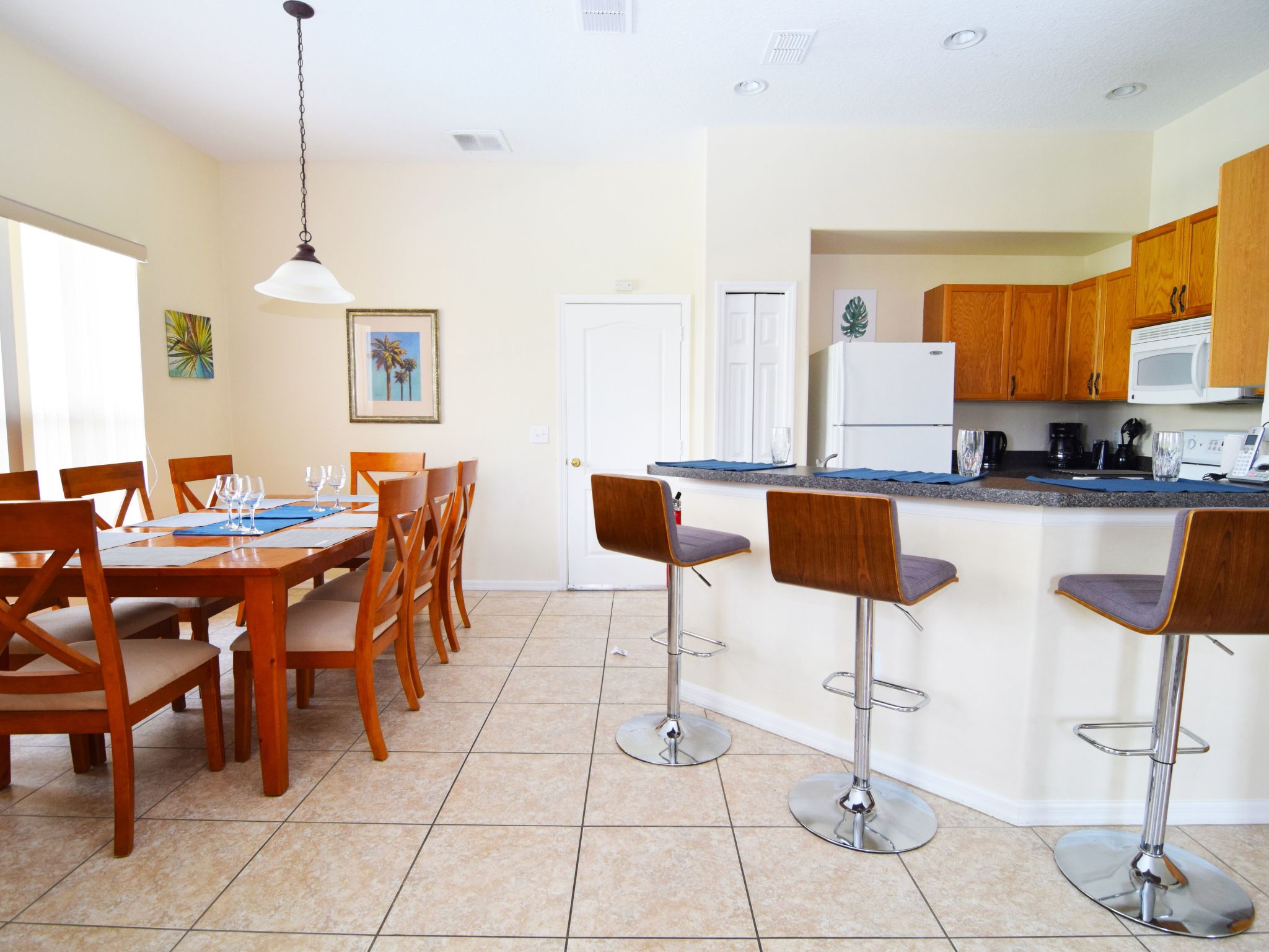 Photo of Geräumige Familienvilla mit privatem Pool und Spa in Südwestlage