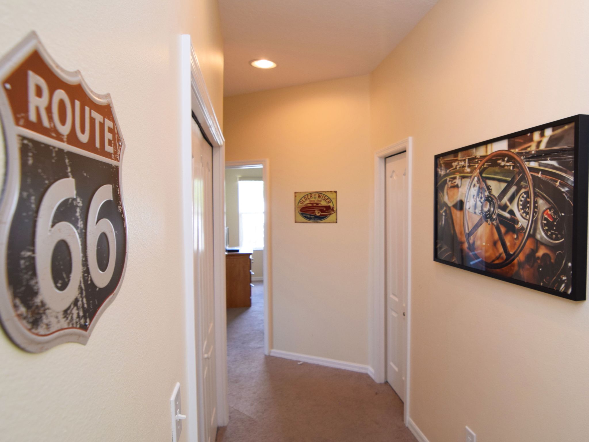 Photo of Geräumige Familienvilla mit privatem Pool und Spa in Südwestlage