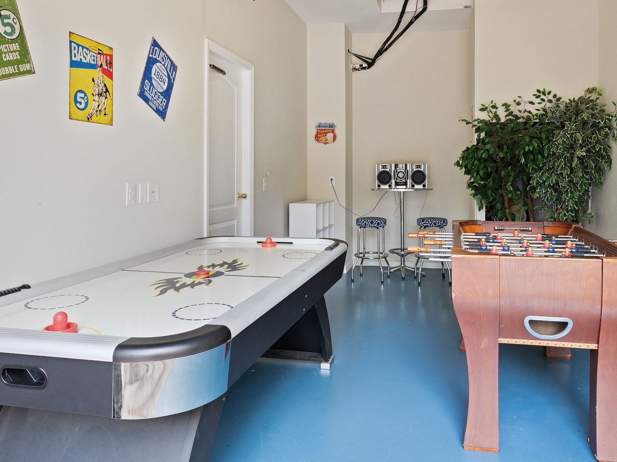 Photo of Geräumige Familienvilla mit privatem Pool und Spa in Südwestlage