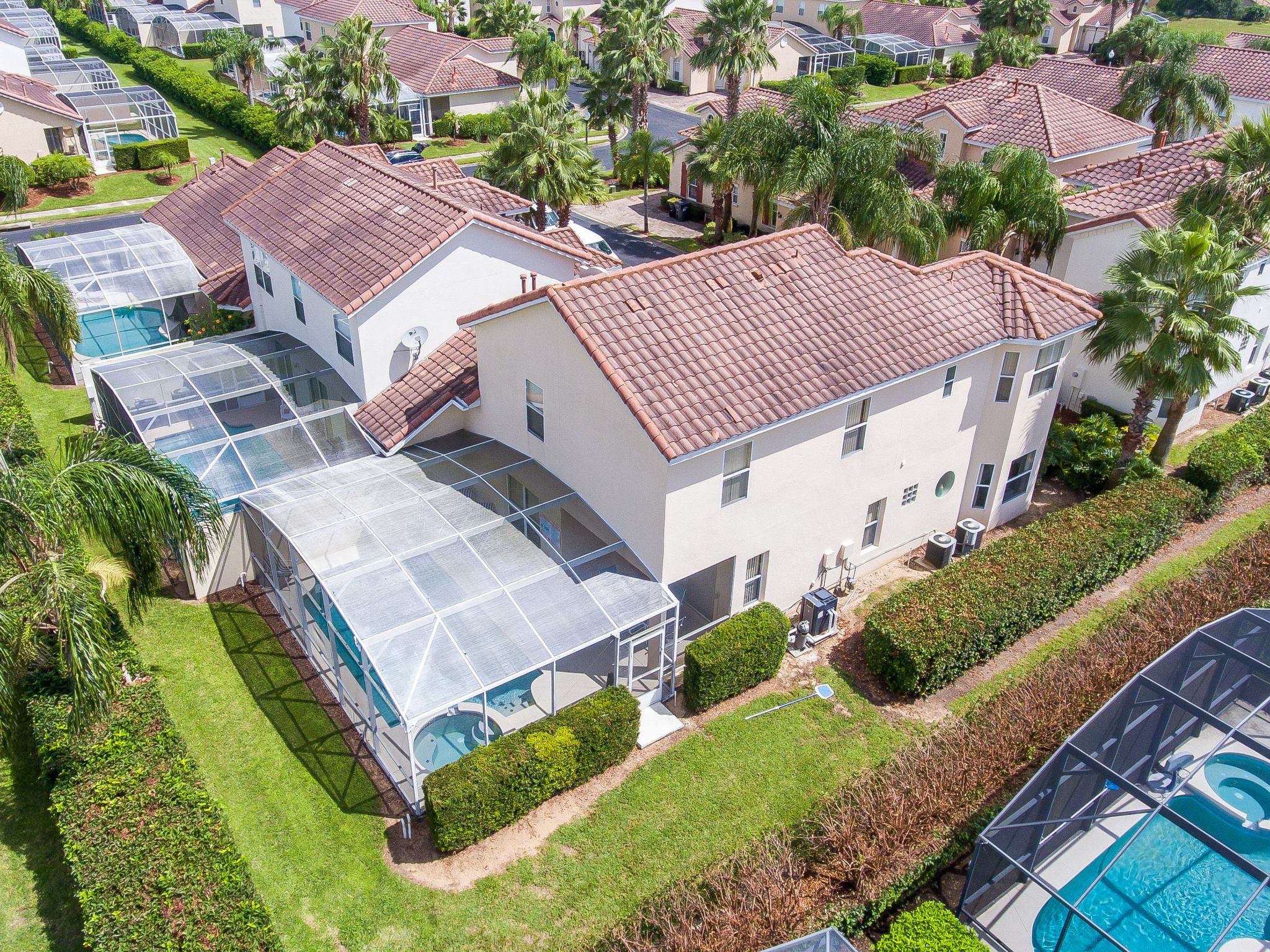 Photo of Geräumige Familienvilla mit privatem Pool und Spa in Südwestlage