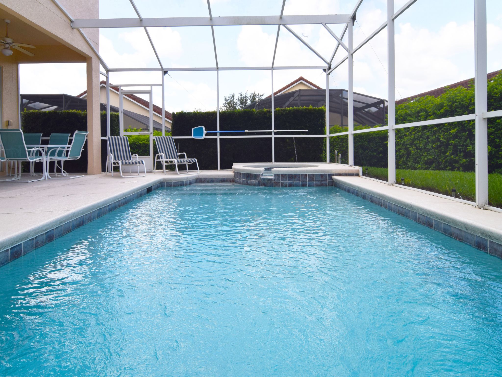 Photo of Geräumige Familienvilla mit privatem Pool und Spa in Südwestlage