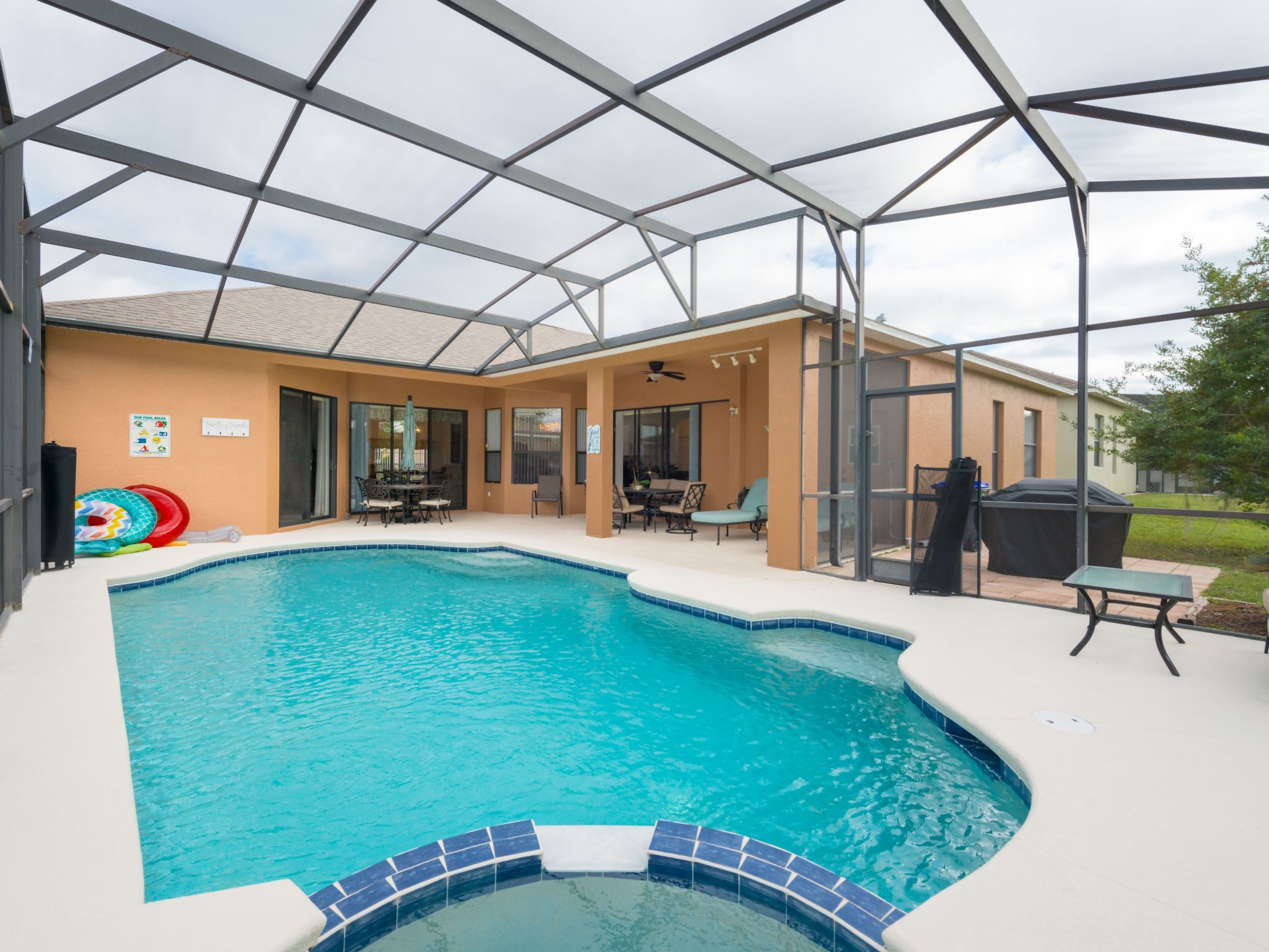 Photo of in Davenport mit großem Pool