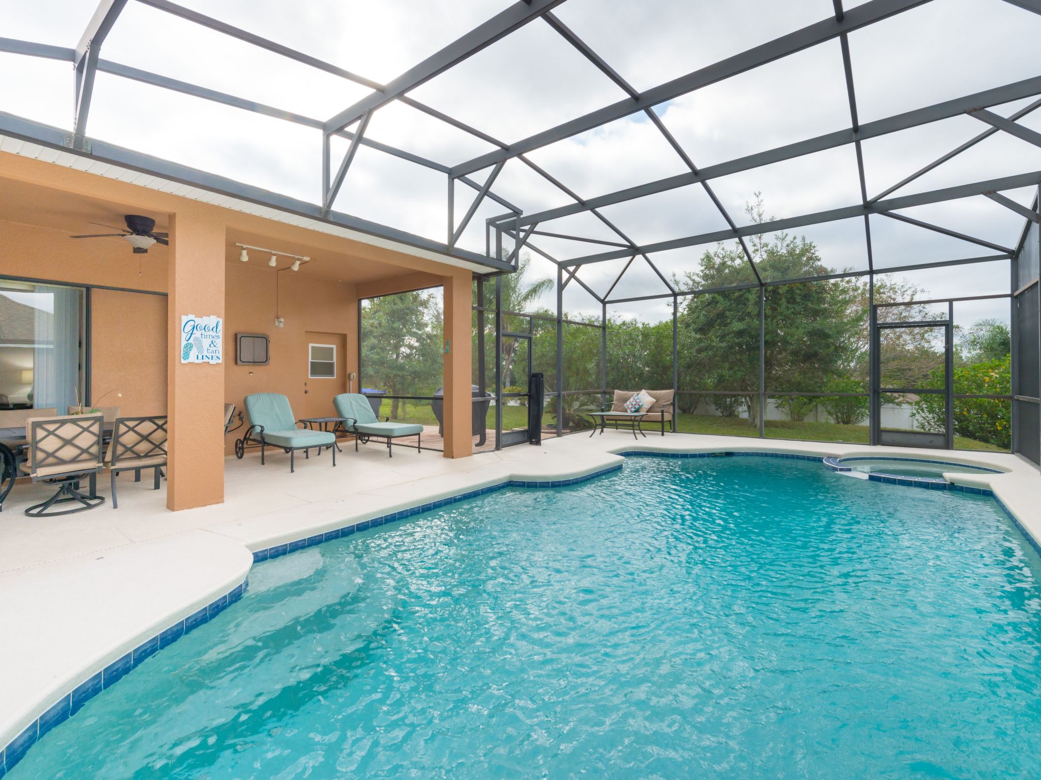 Photo of in Davenport mit großem Pool